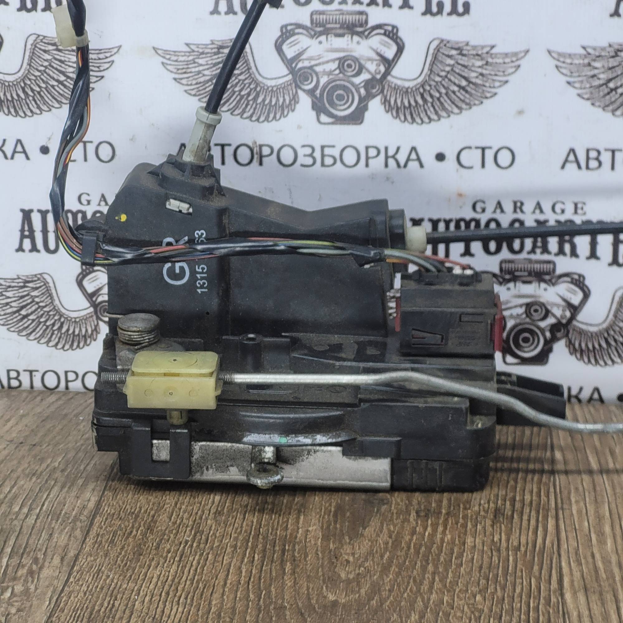 Замок двері передній правий Opel Vectra C, Signum (02-08) 13157762