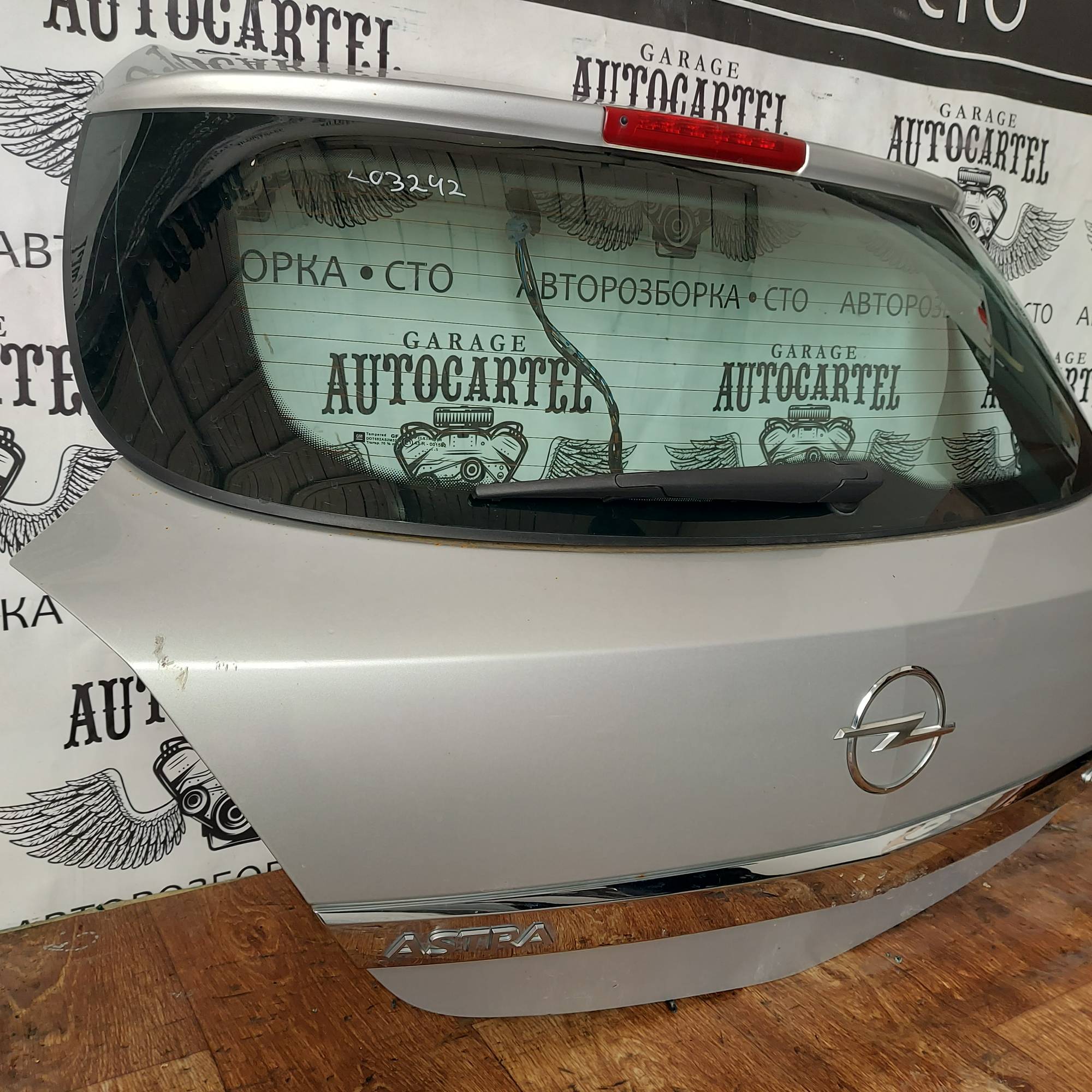 Кришка багажника Opel Astra H 3D хетчбек L03242
