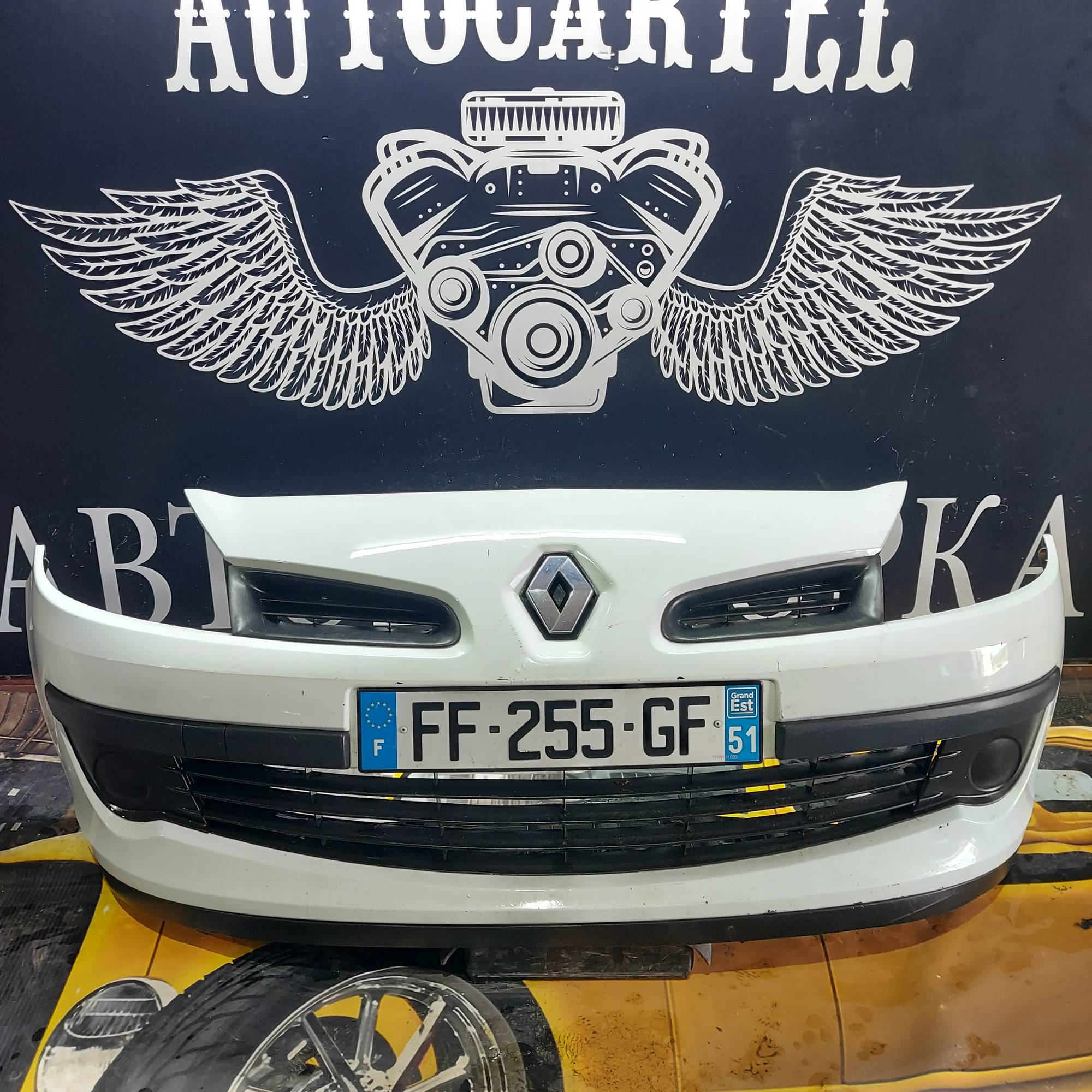 Бампер передній Renault clio 3 2004-2012 21411397