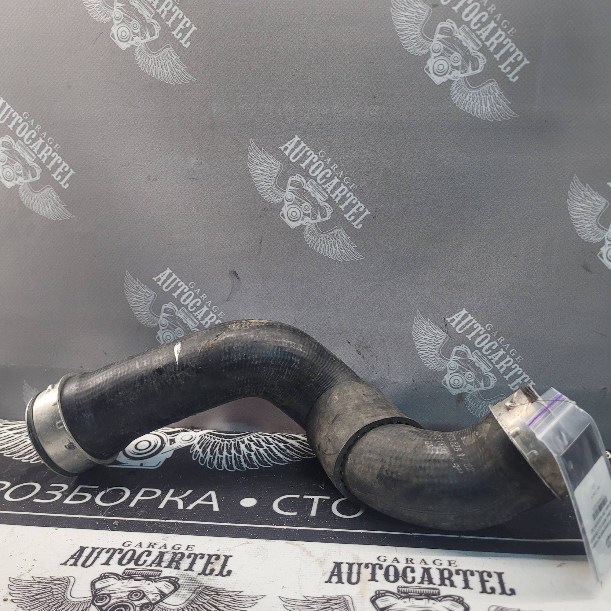 YM219F072AC Патрубок турбіни Volkswagen sharan