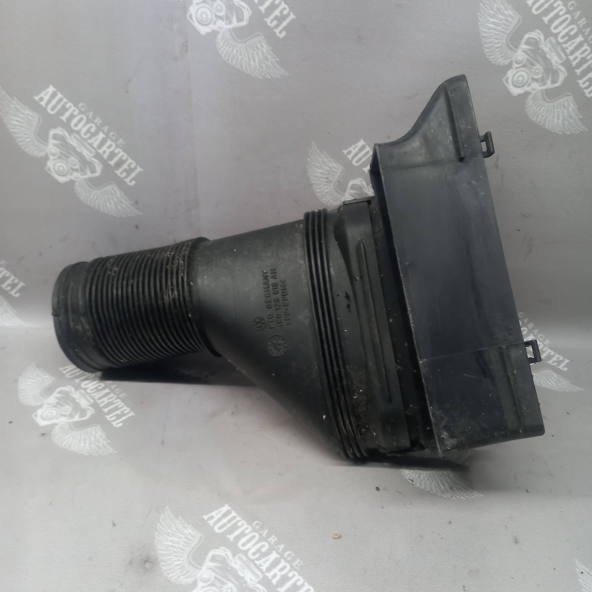Патрубок повітряного фільтра AUDI A3 8P 2.0 T 1k0129618ah