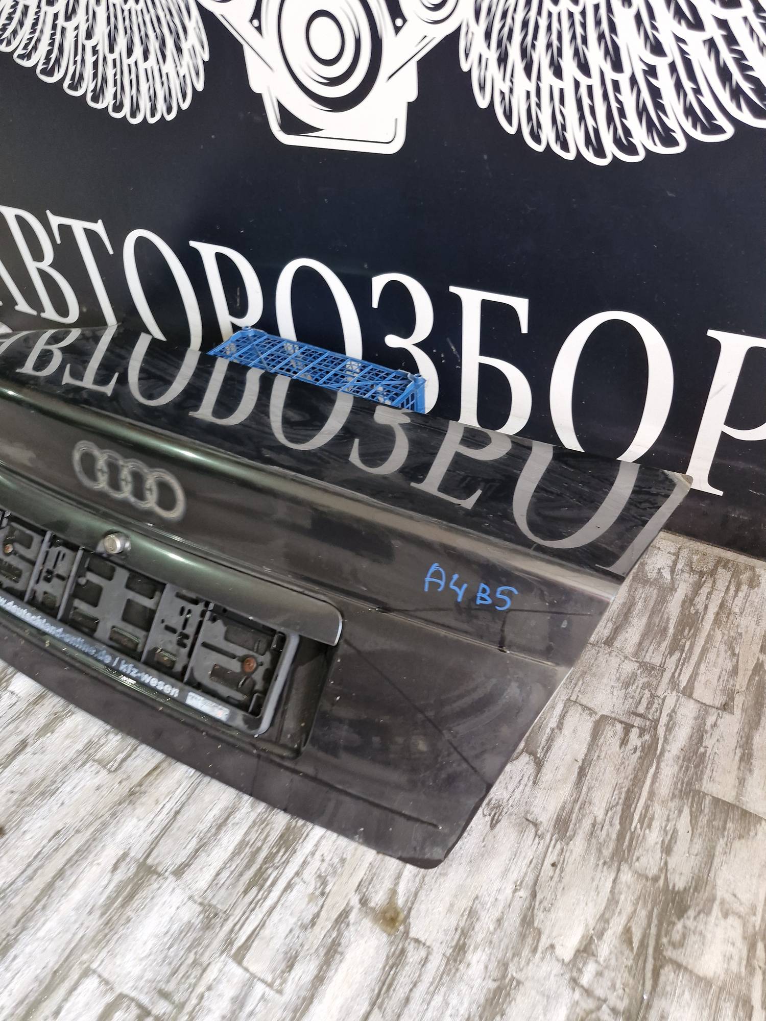 Кришка багажника седан Audi A4 B5,1995-2001 21510618