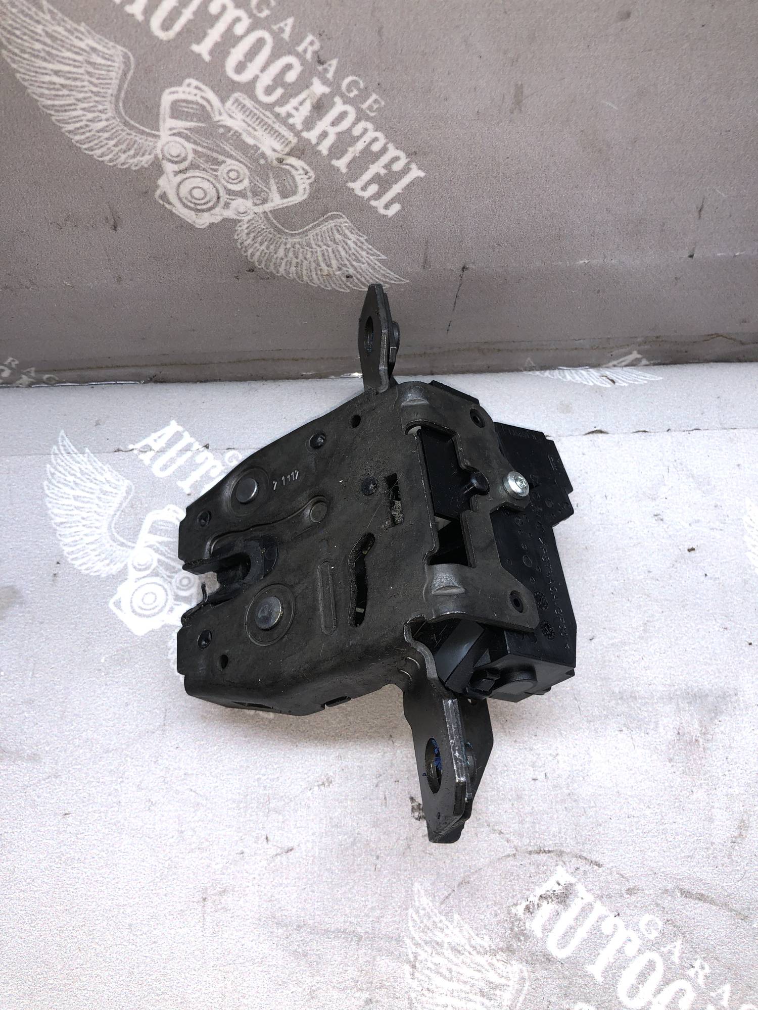 13585478 Замок кришки багажника Chevrolet Aveo хетч