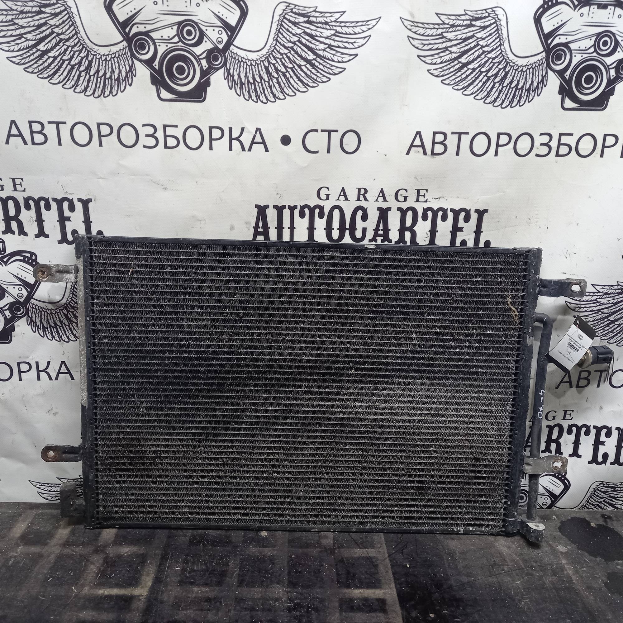 Радіатор кондиціонера AUDI A4 B7 2.0 TDI 8e0260401q