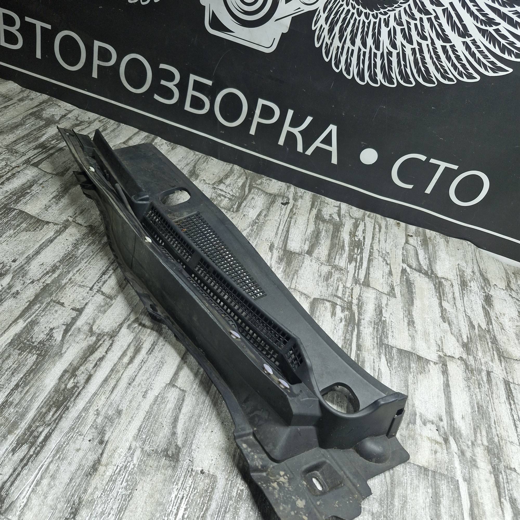 gs1f507stlh Декоративна накладка під лобове скло жабо права 6 2002-2007 (mazda)
