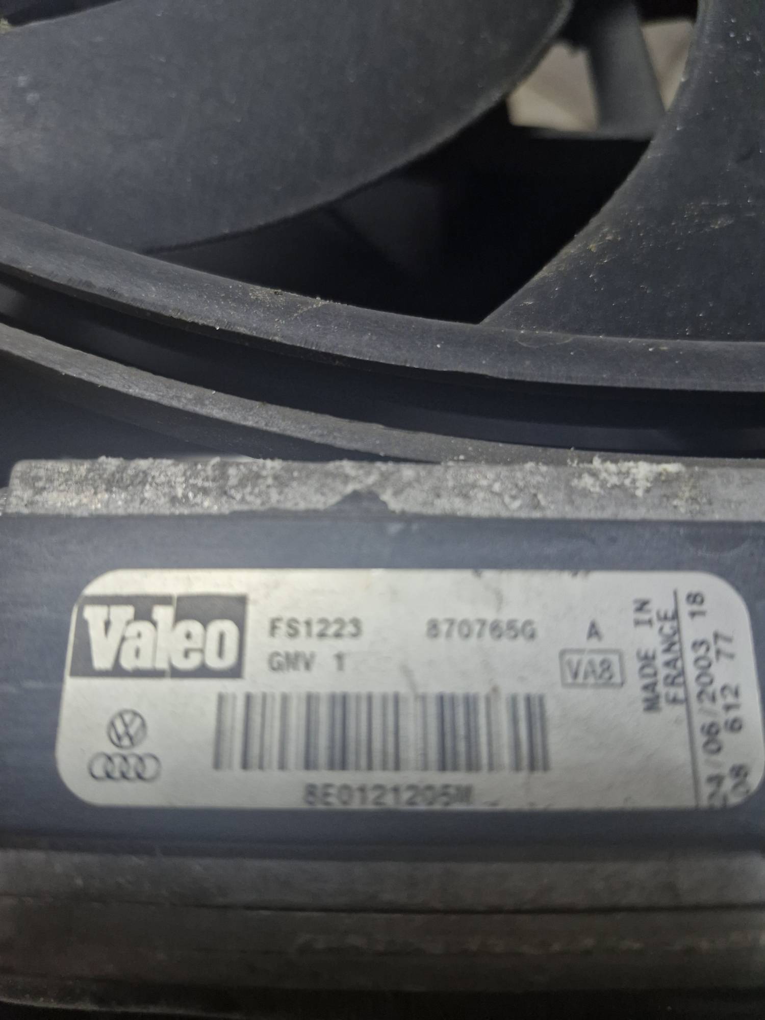 8e0121205m Вентилятор охолодження радіатора Audi A4 B6 2001-2004