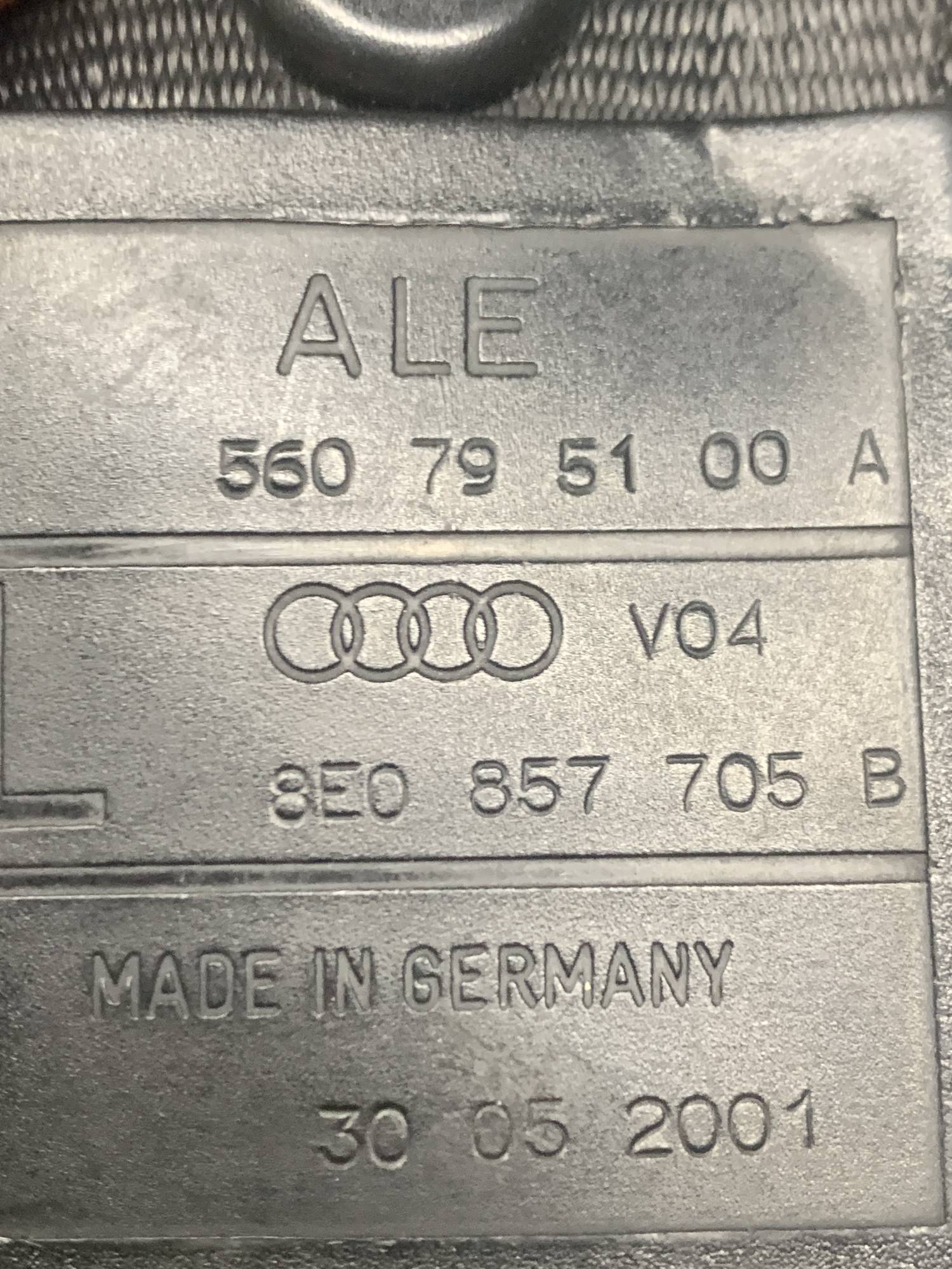 AUDI A4 B6 передній лівий ремінь 8E0857705B 560795100A-8E0857705B