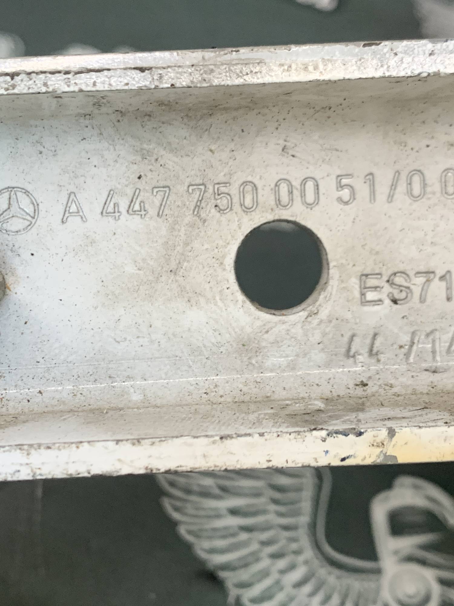 ЗАВІСА КАПОТА ПРАВА VITO 447 A4477500051 .