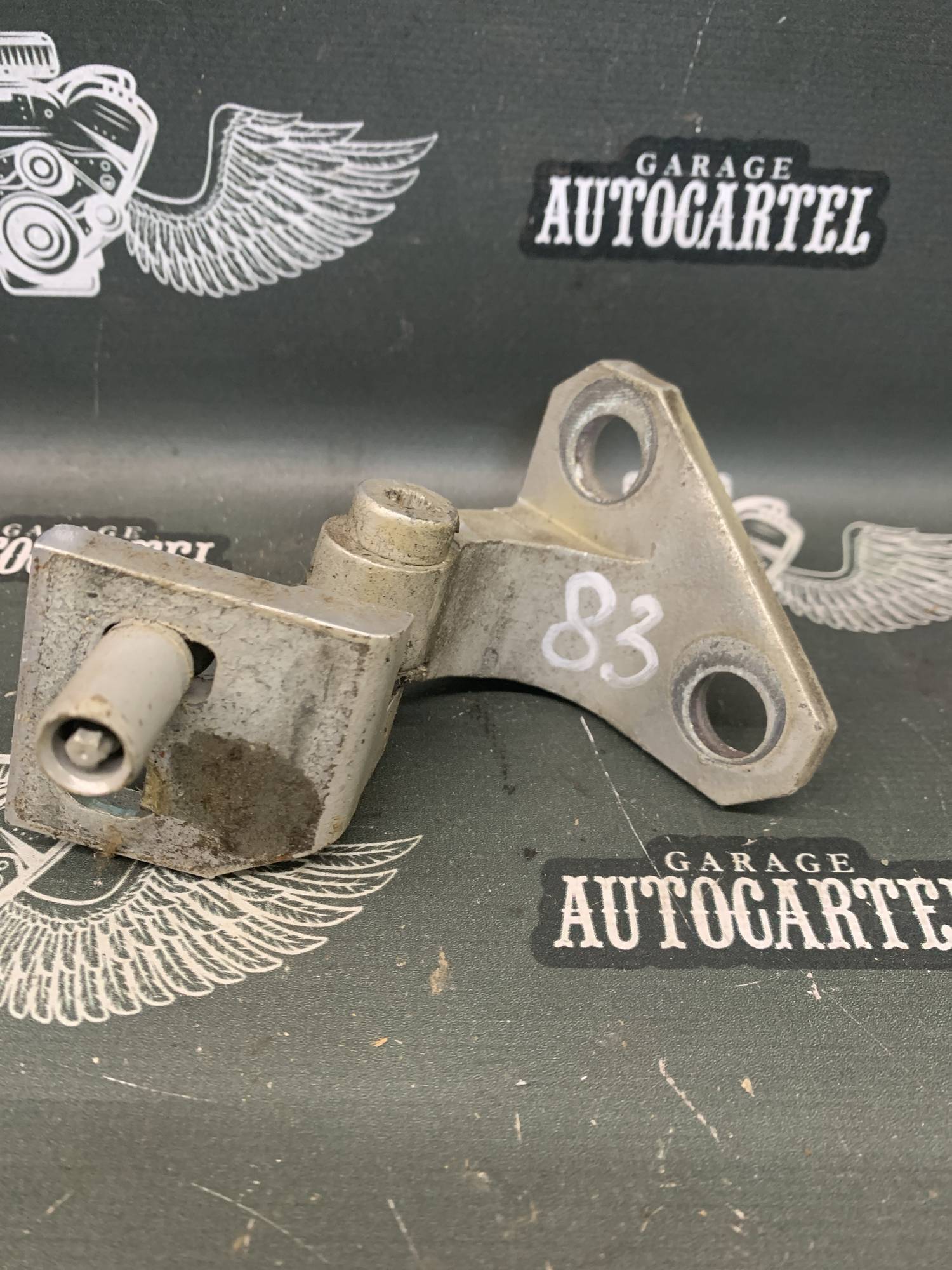 1k0831401h Передня нижня петля Volkswagen Golf V 2003 - 2009