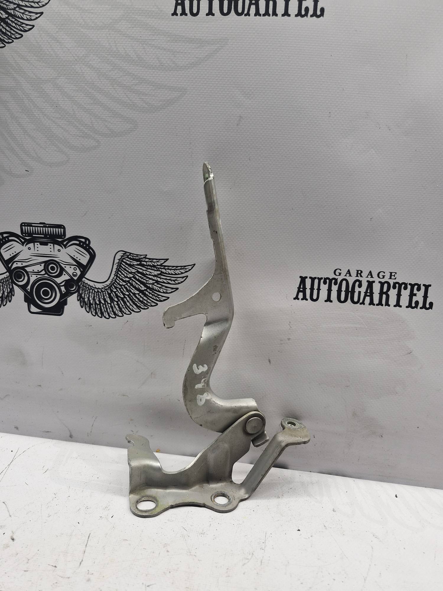 Петля капота права Toyota Corola Verso 21715488