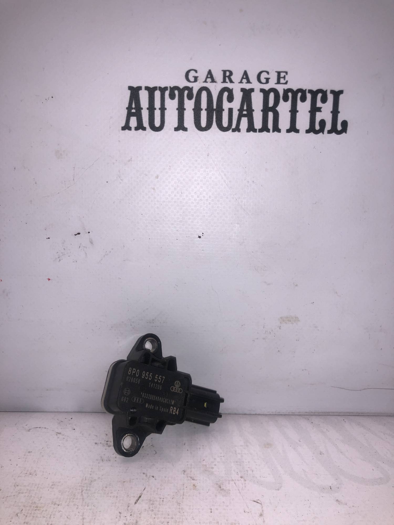 датчик удару бічний 8P0955557 Audi A3 03-12, Audi A4 04-08 (8P0955557)