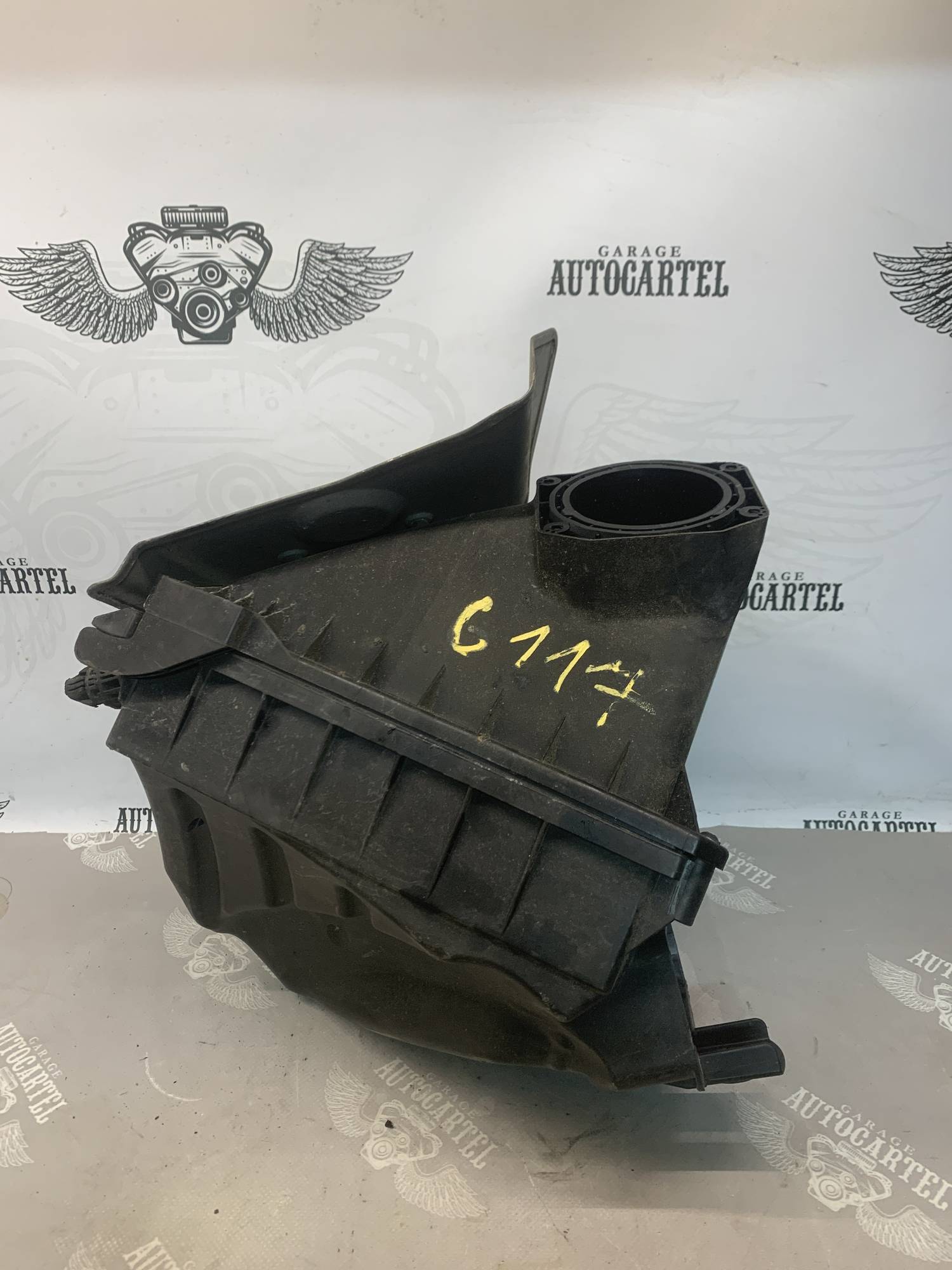 Корпус повітряного фільтра AUDI A4 B6 06b133833g