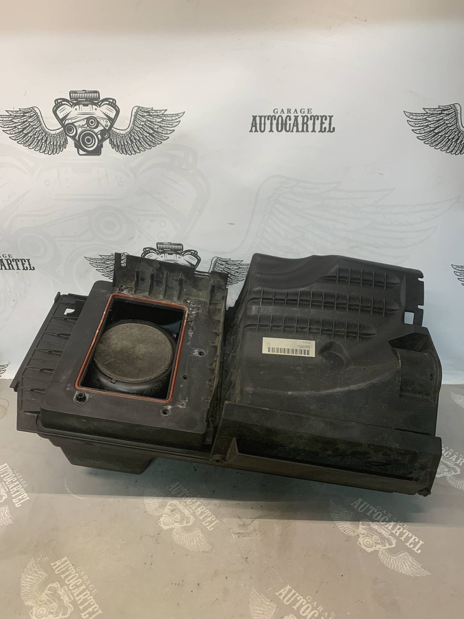 Корпус повітряного фільтра VOLVO S40 V50 C30 C70 30677532