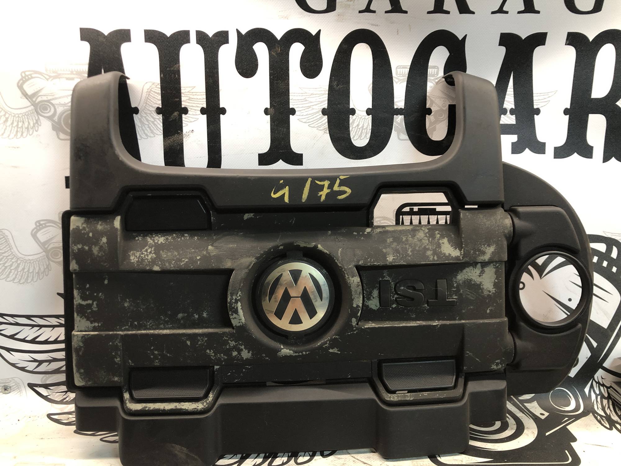 03c103925k декоративна кришка двигуна Volkswagen Golf 6
