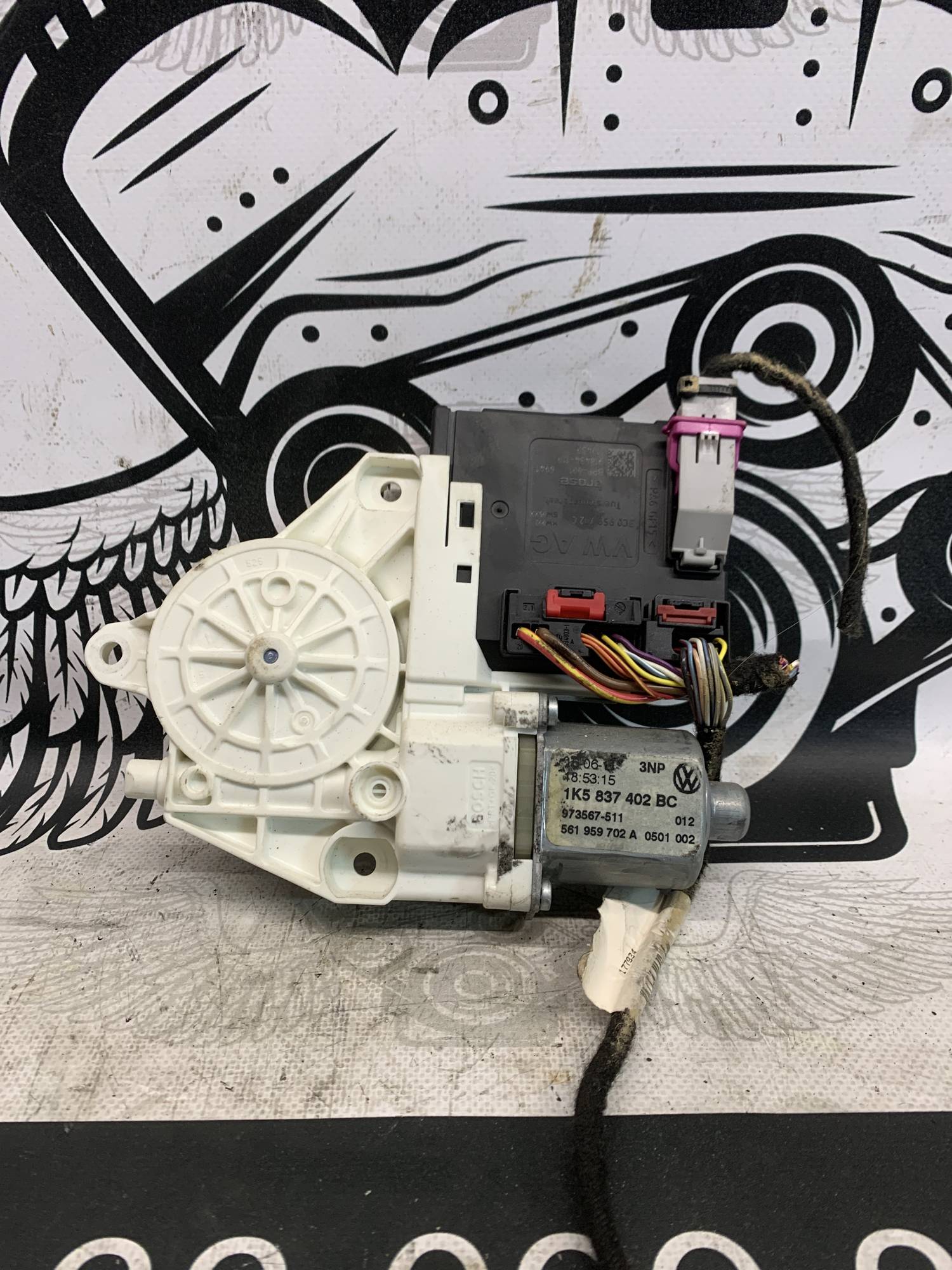 Моторчик склопідйомника переднього правого VW GOLF VI 1k5837402bc