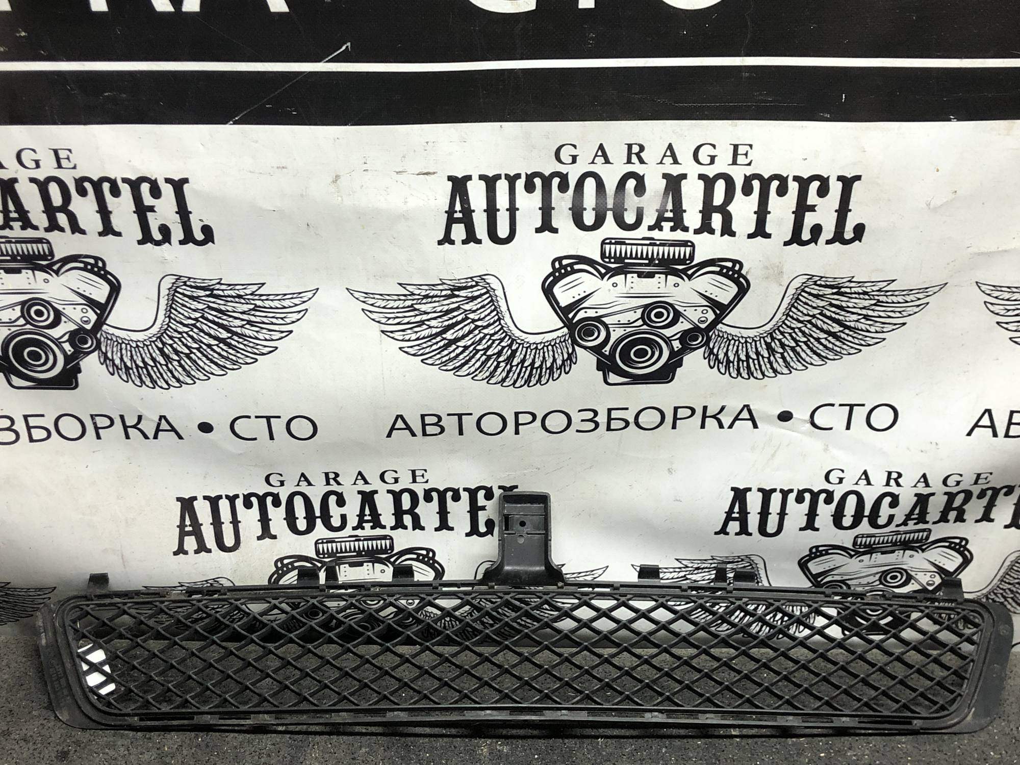 a2128850023 решітка бампера центральна Mercedes W212