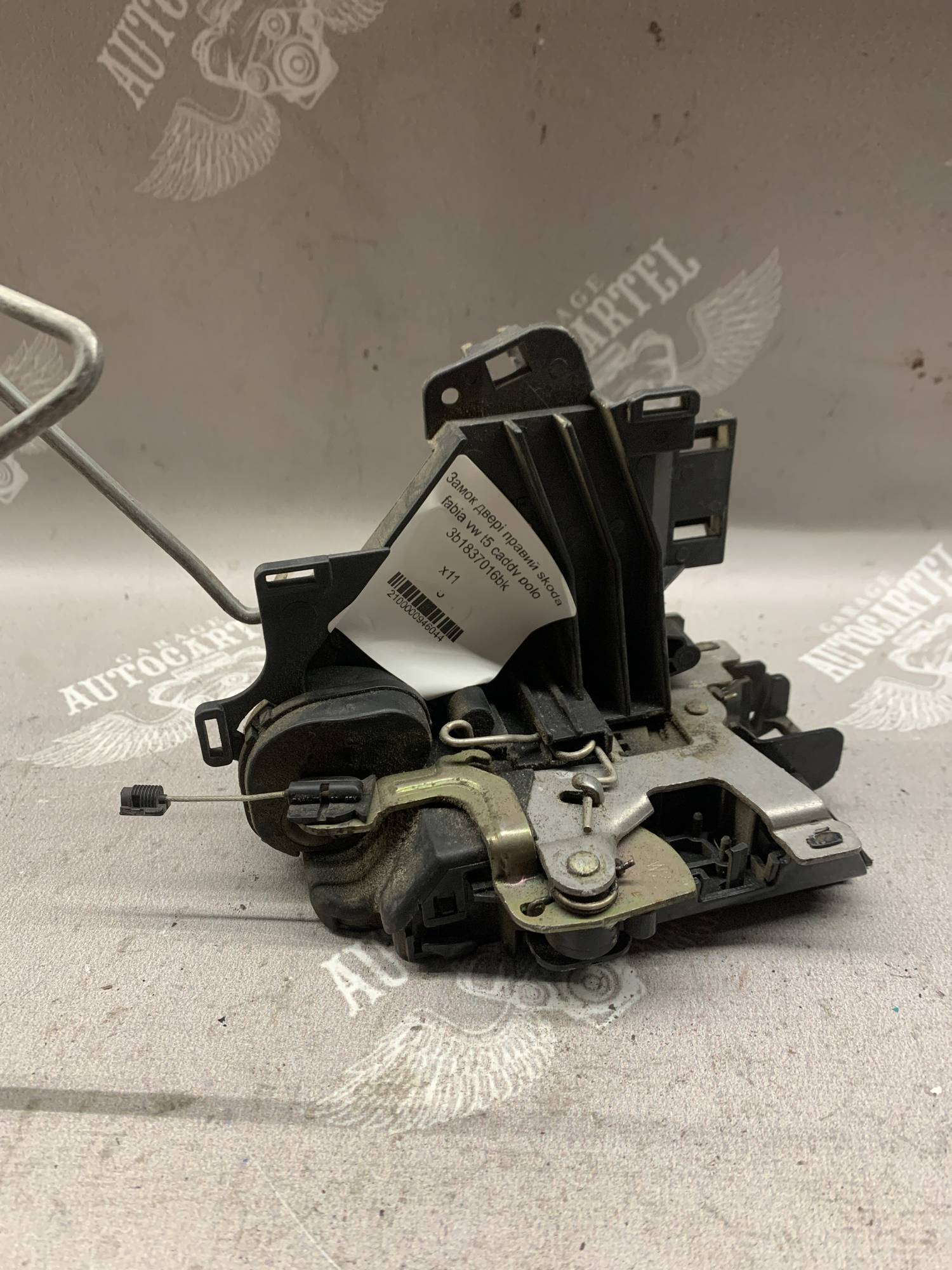 Замок двері правий skoda fabia vw t5 caddy polo 3b1837016bk