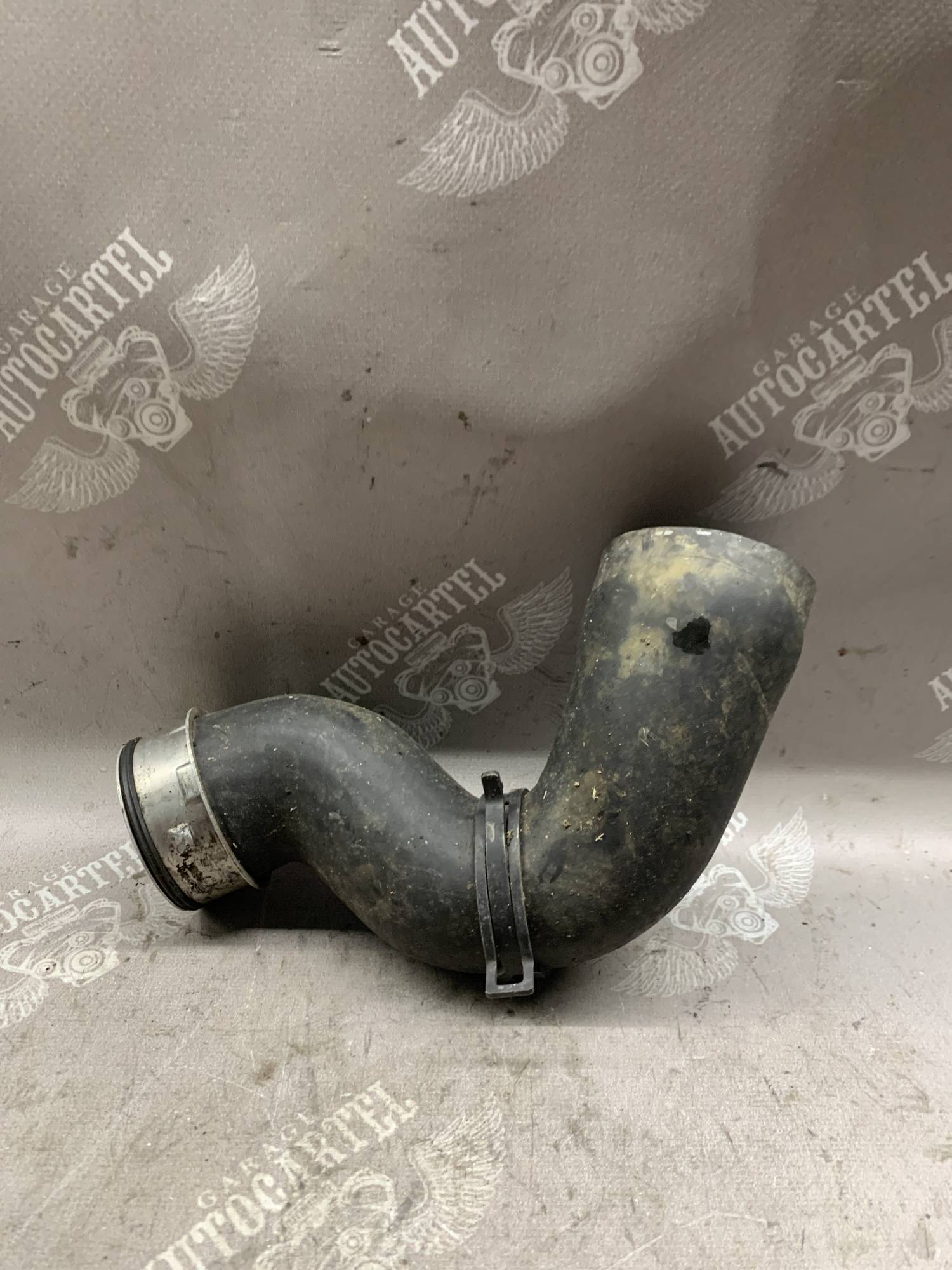 Патрубок інтеркулера METZGER Skoda Octavia A5 2400122