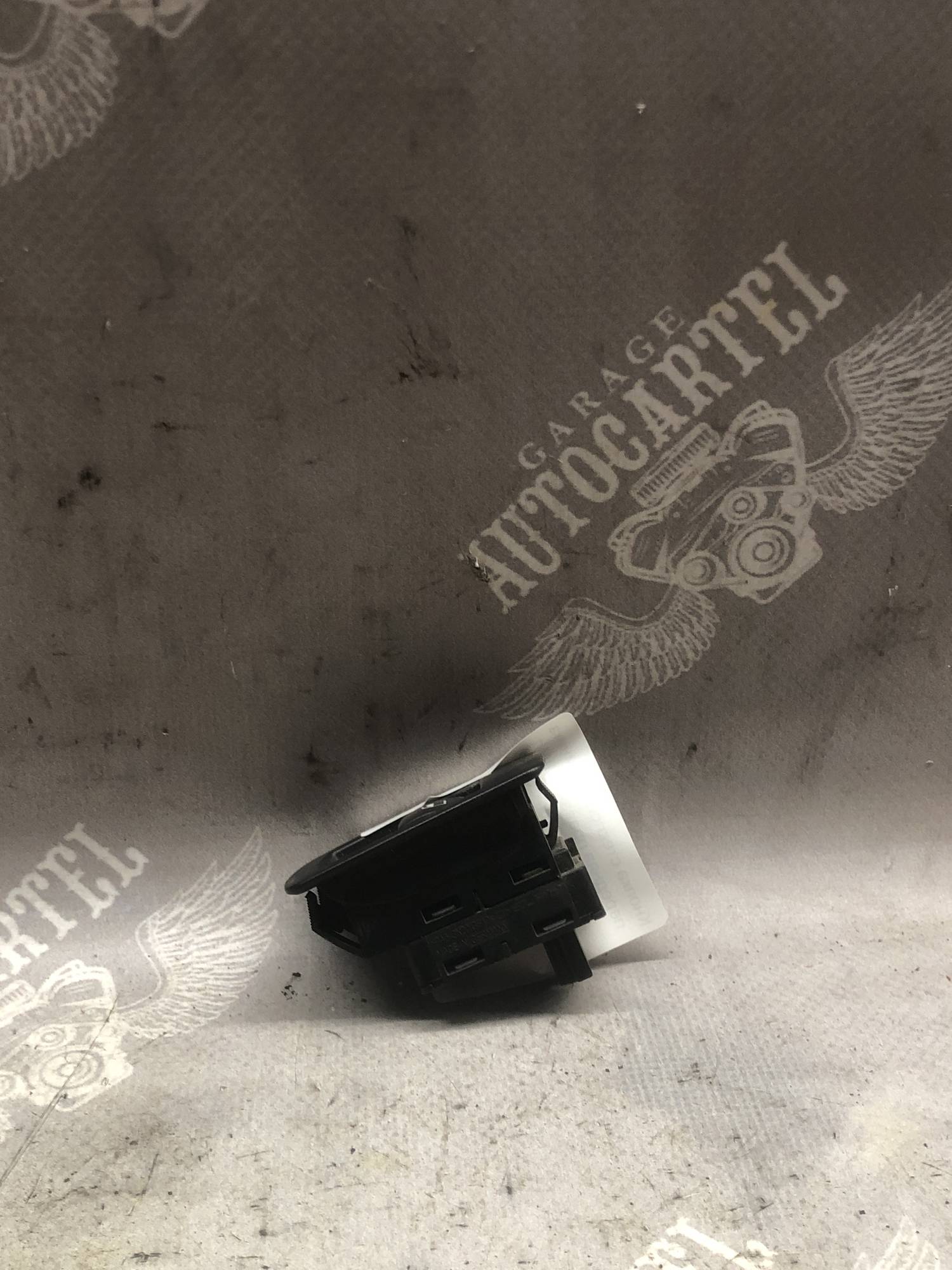 Кнопка стеклоподъемника передняя правая BMW 1 (E81/E87) 2004-2011 6935534 353131