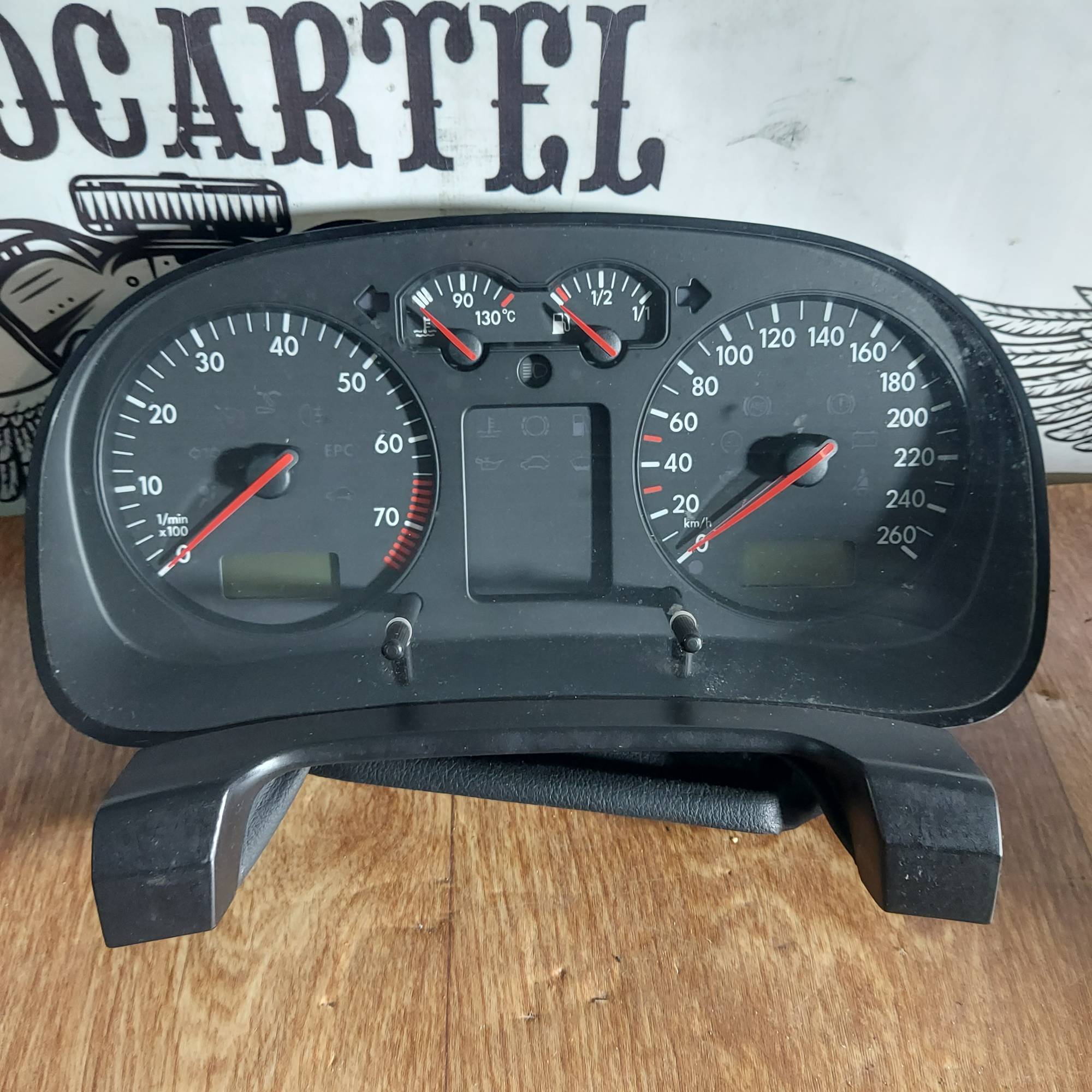 Щиток приладів VW Golf 4 1J0920802B