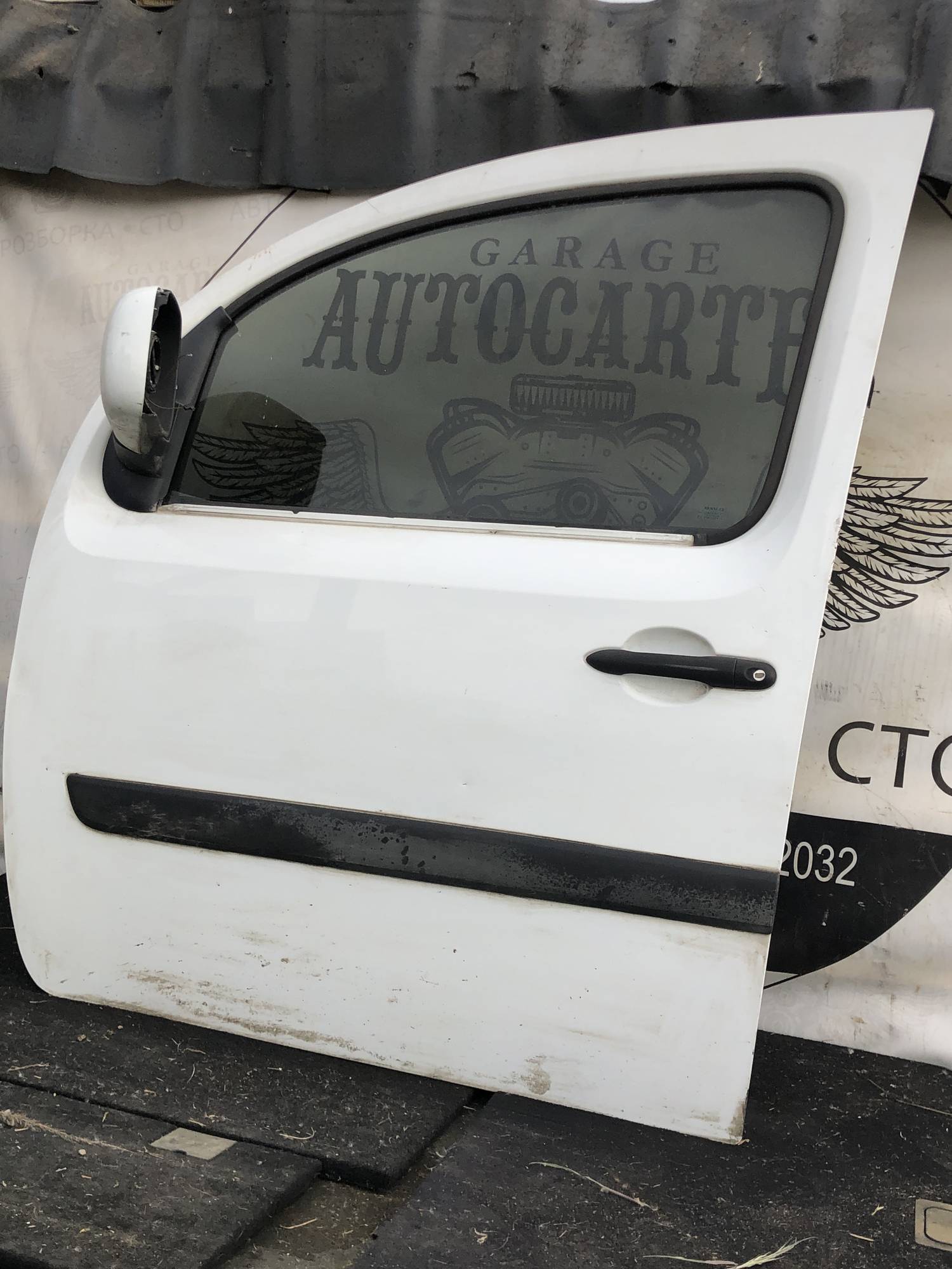 Дверка передня ліва Renault Kangoo 2 21104176