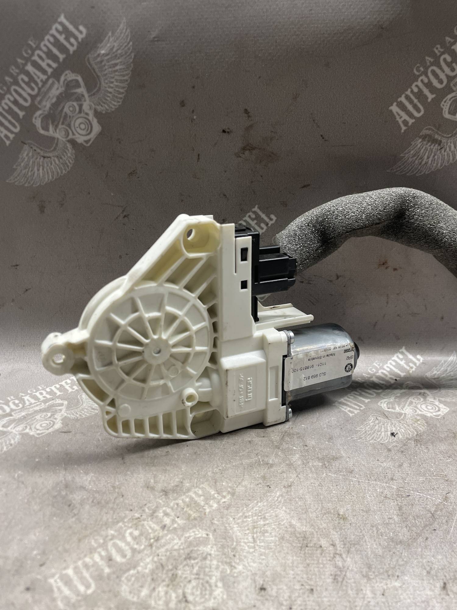 Моторчик склопідйомника задній правий Skoda Yeti 5l0959812