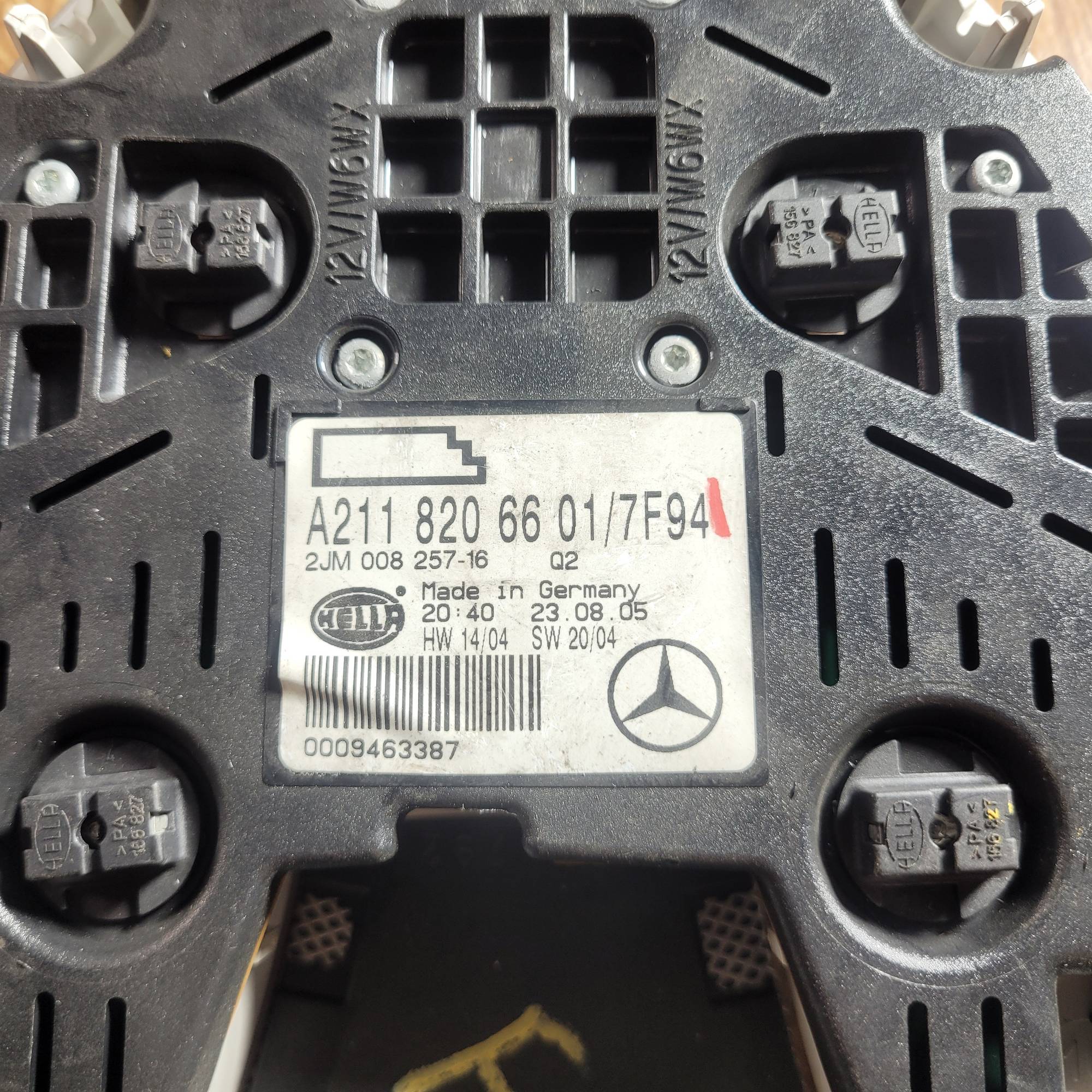 Плафон освітлення салону Mercedes W211, A2118206601