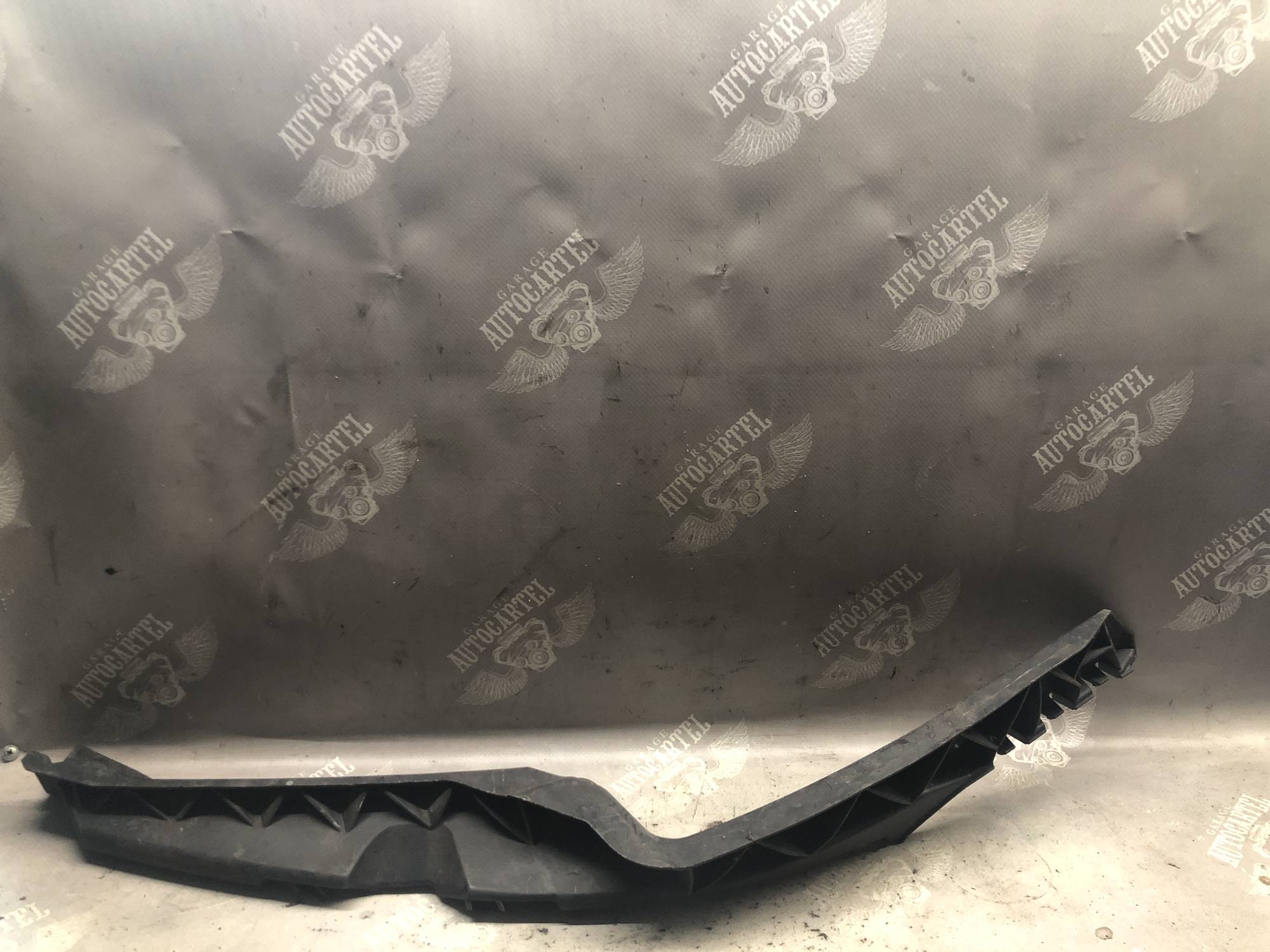 1z0807184c Skoda A5 Напрямна переднього бампера права