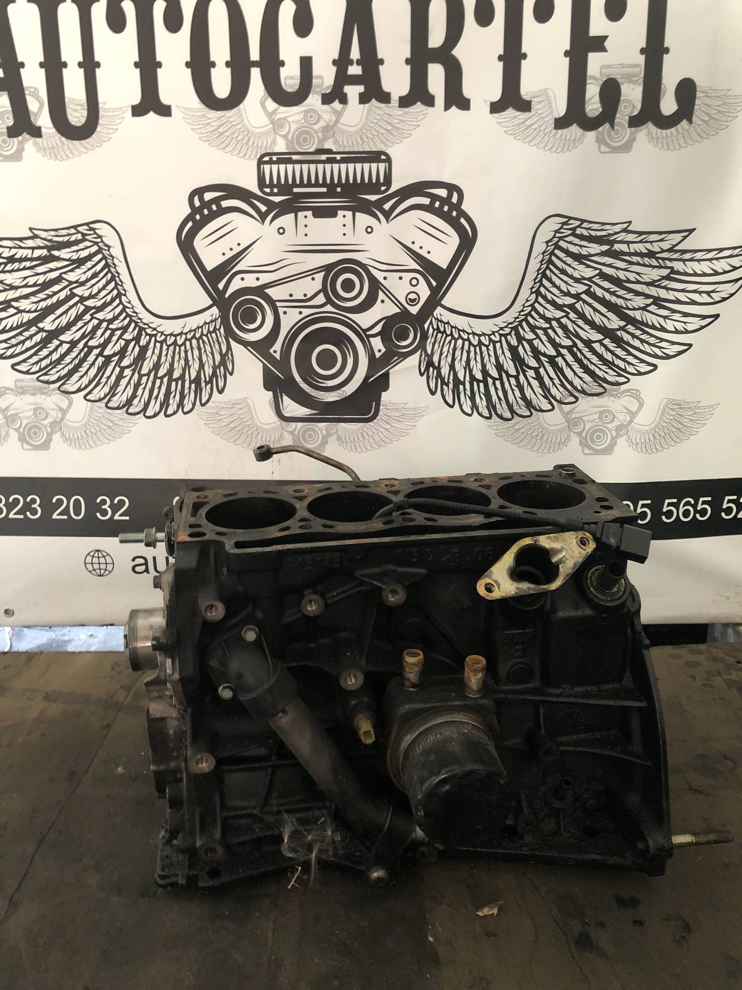 Комплектацію уточняти Блок двигуна 1.9 DCI RENAULT TRAFIC 00-14 21117312