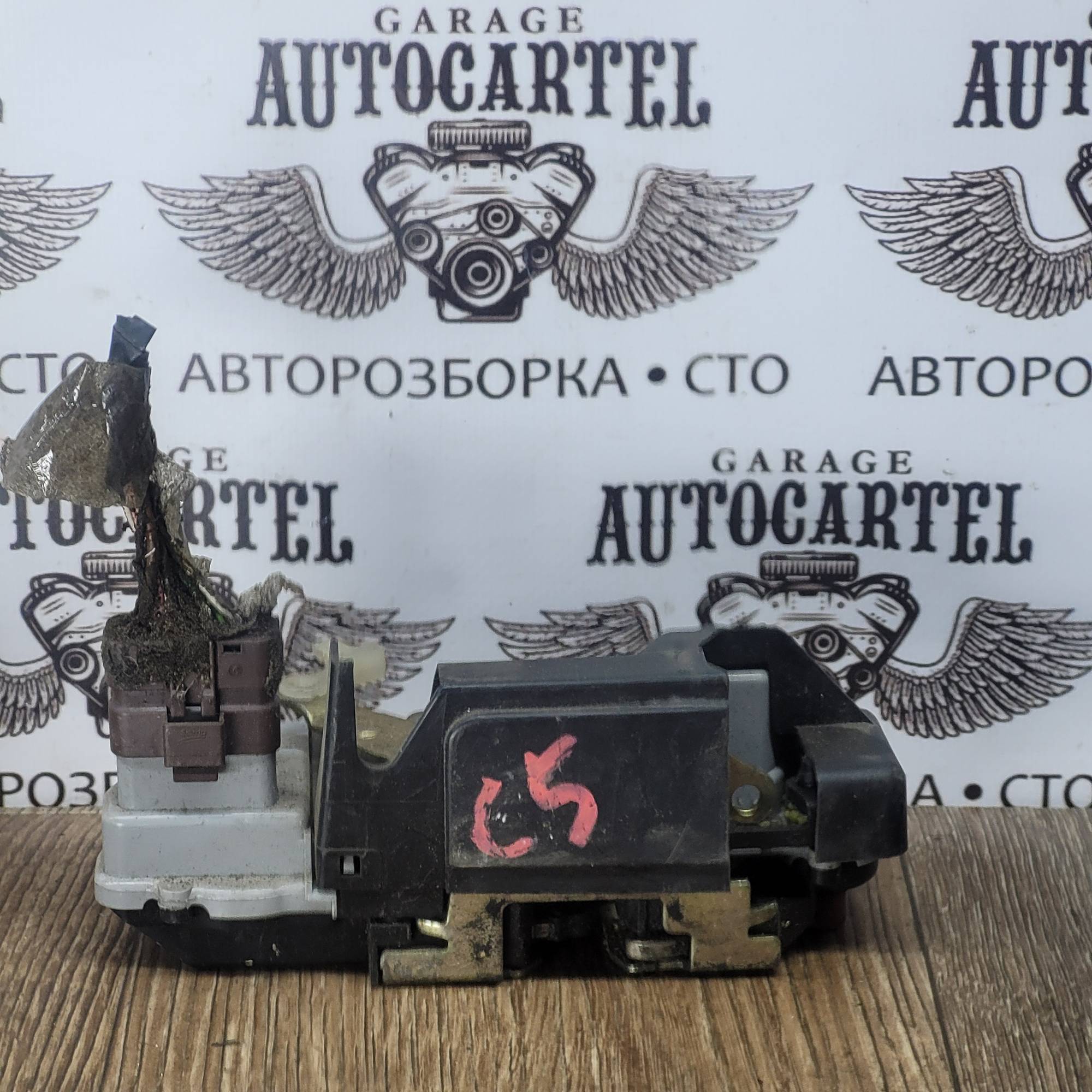 Замок двері задній лівий електро 6 пінів Citroen C5 2008-2017 303648