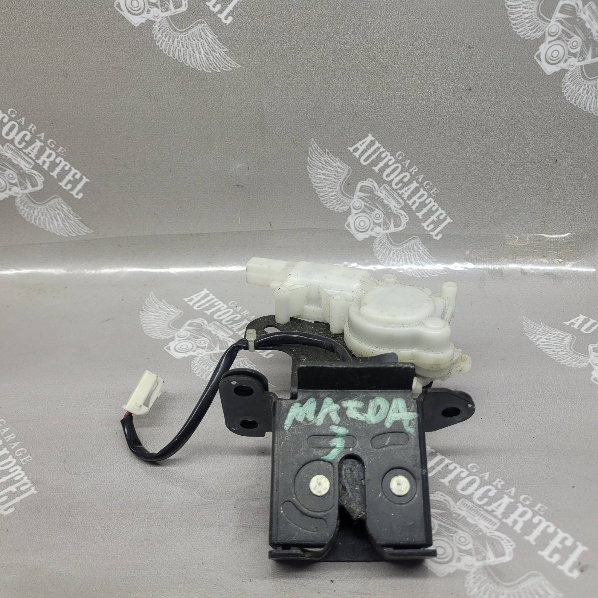 Замок крышки багажника Mazda 3 (BK)