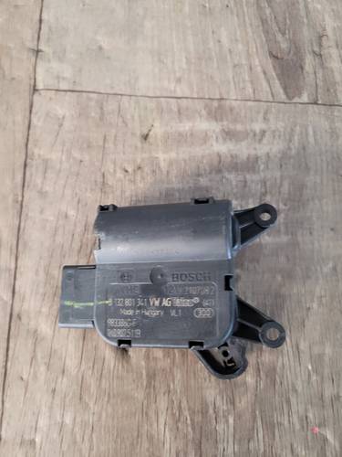 Моторчик заслінки печі VW Touran 2010-2015 1k0907511B