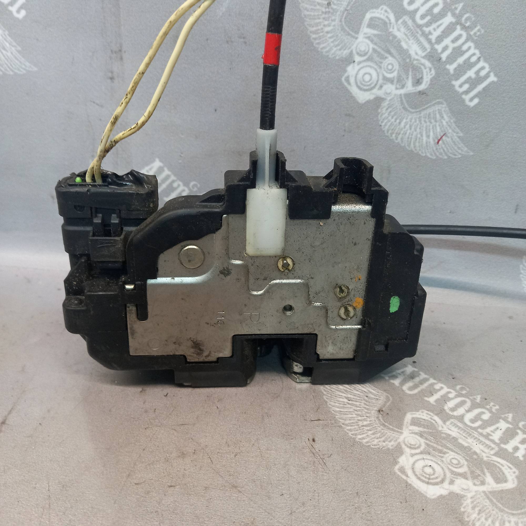 Замок двері передньої правої електричний 2 піна NISSAN Note 05-12 805009u100