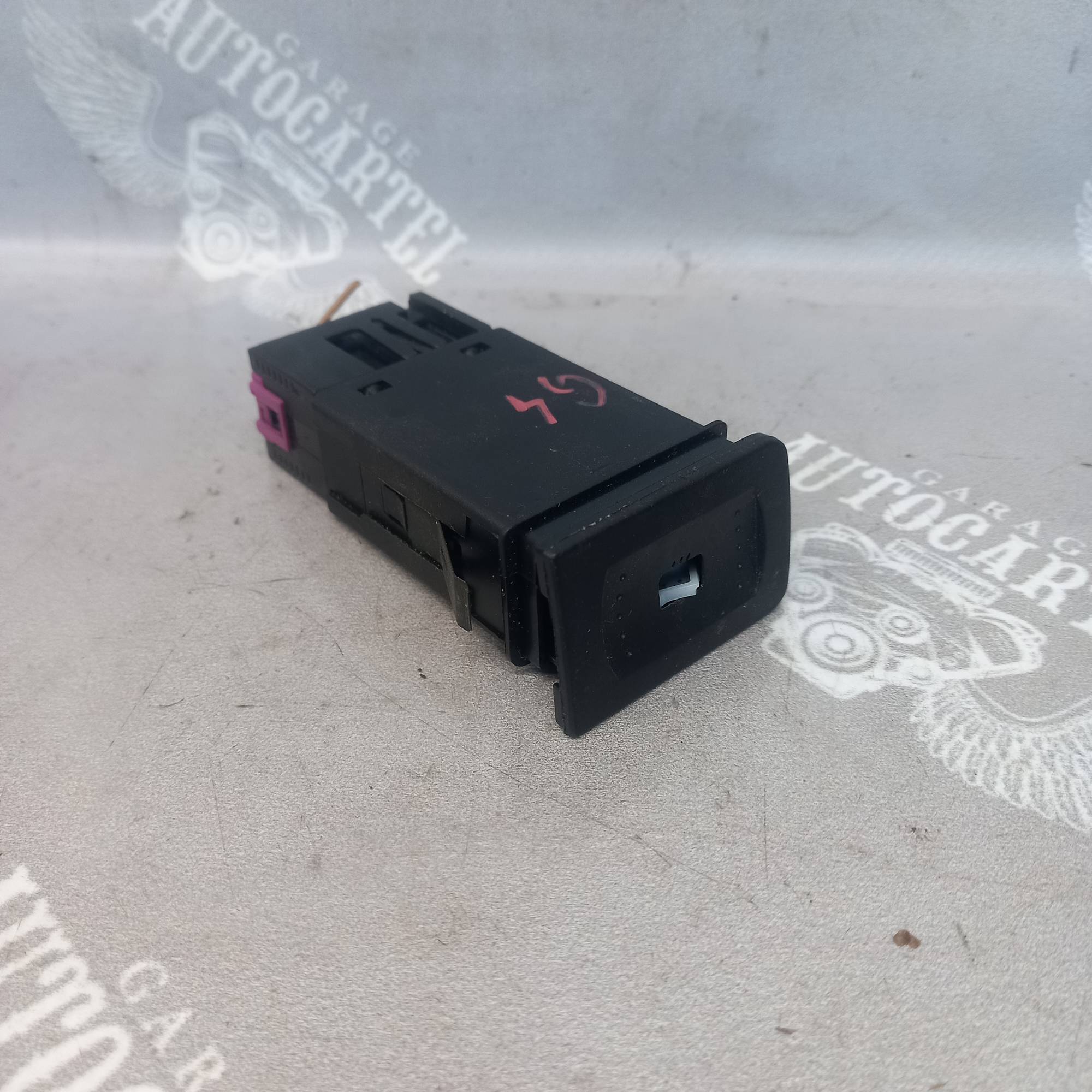 Кнопка підігріву заднього скла VW Golf 4 1j0959621e