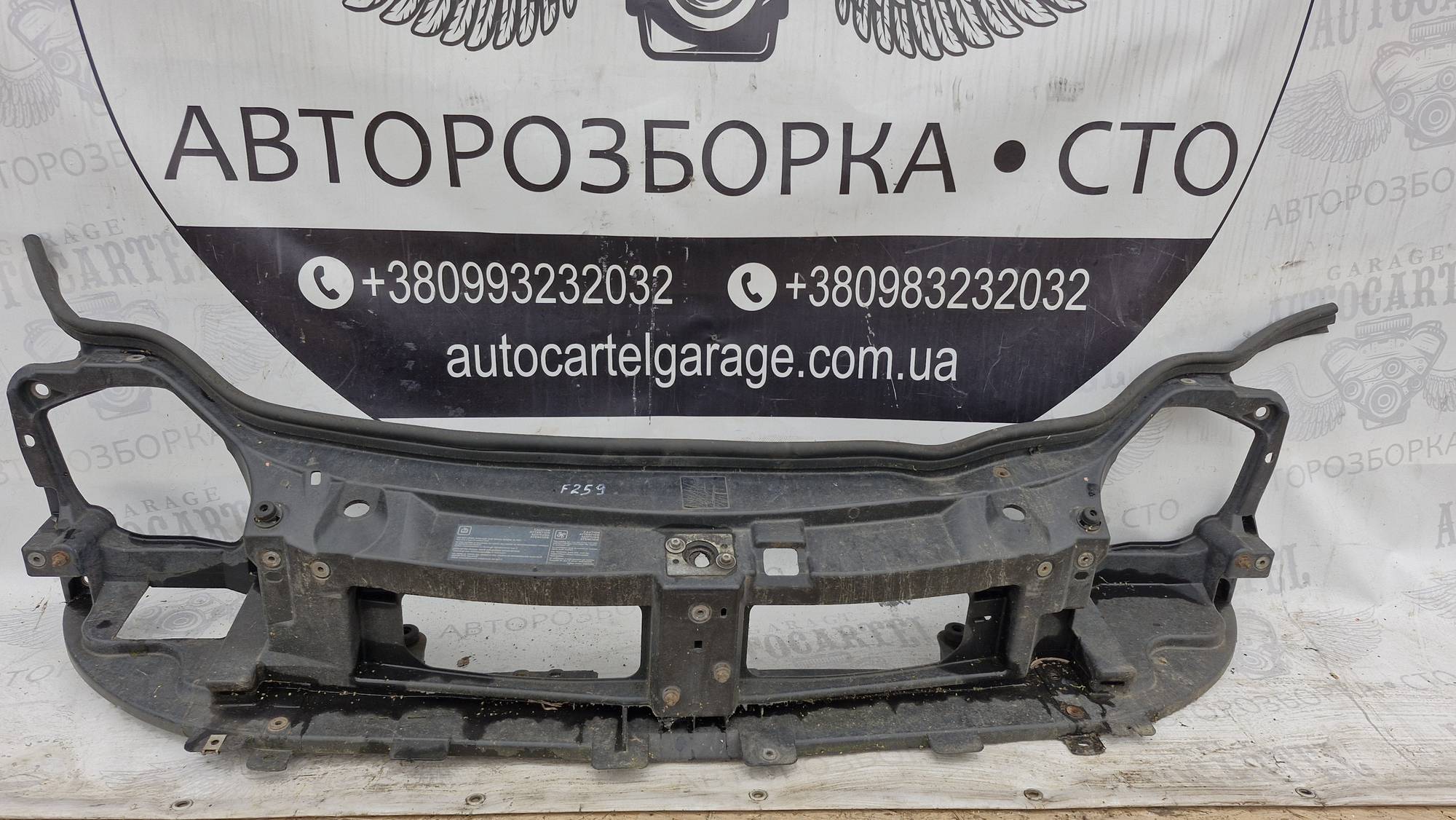 Передня панель Opel Vivaro