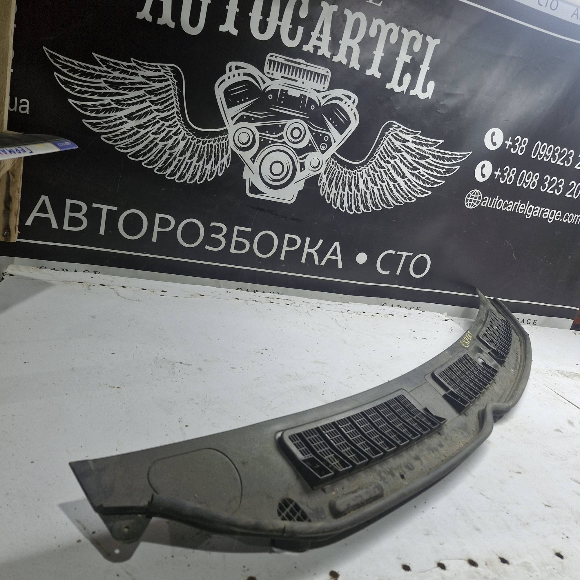 1481517077 Декоративна накладка під лобове скло жабо Scudo Fiat 1995—2007