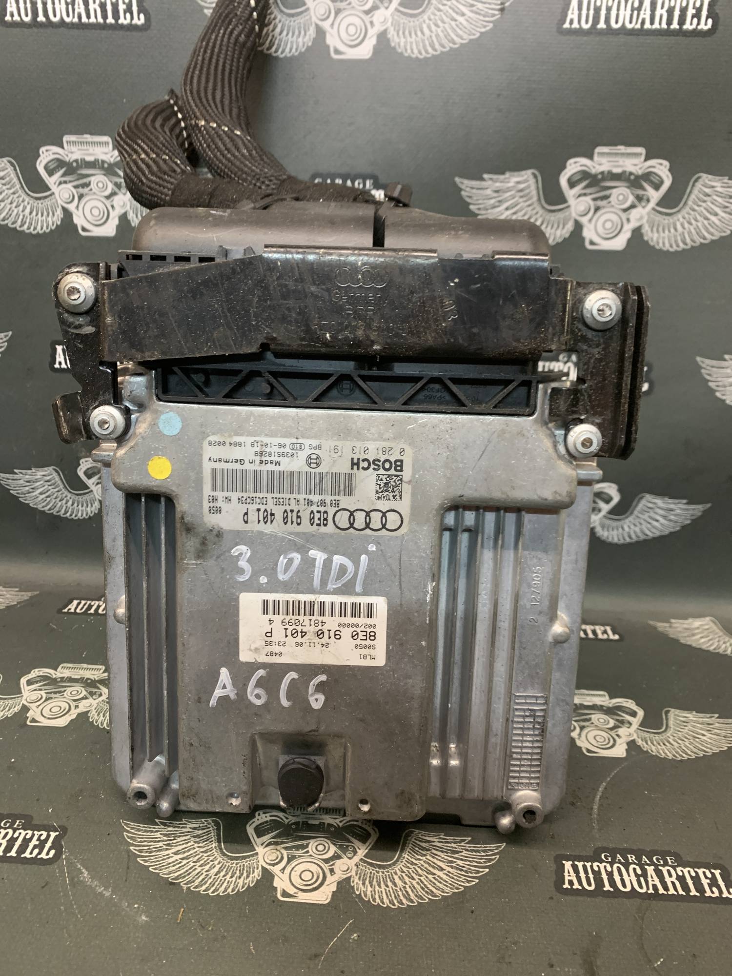 Блок керування ECU audi А4 В7 3.0tdi 8e0910401p