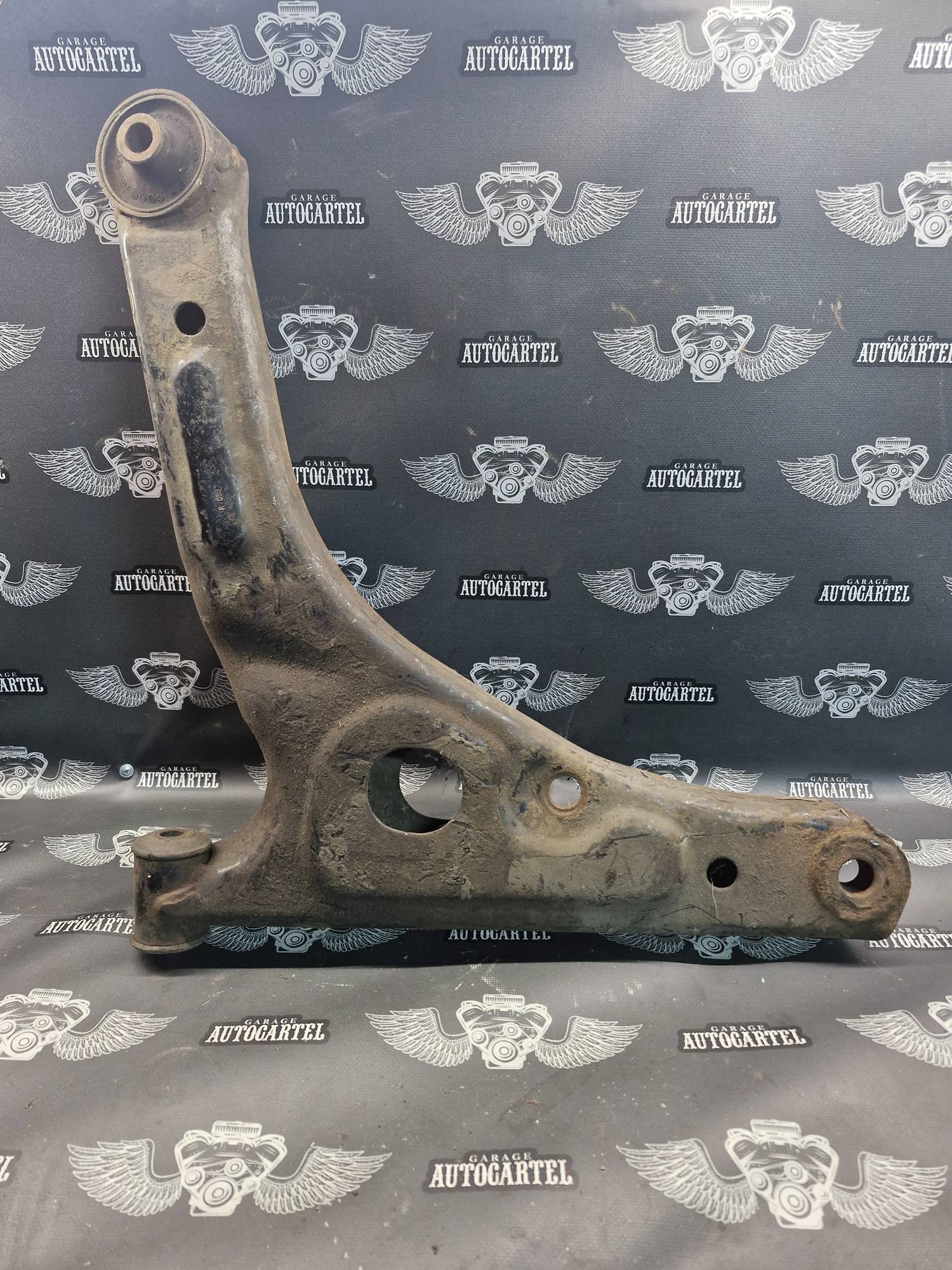 YC153A053AM Ричаг нижній передній лівий Ford Transit