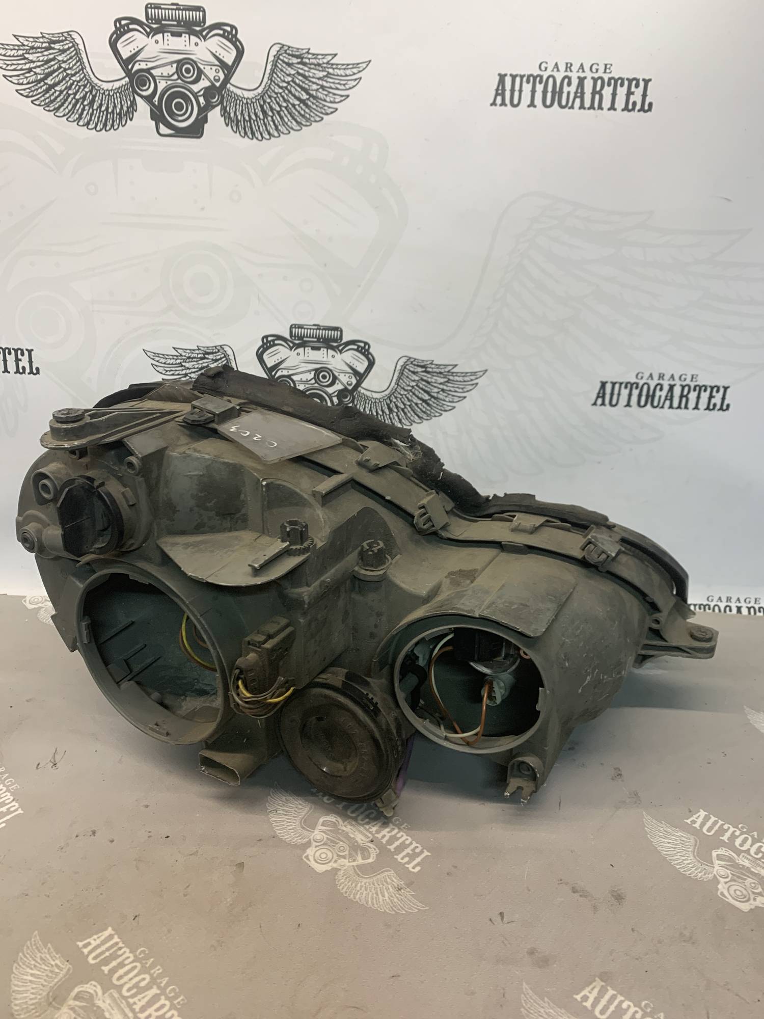 Фара ліва Mercedes C-Class W203, HELLA 150845-00,дефект кріплення