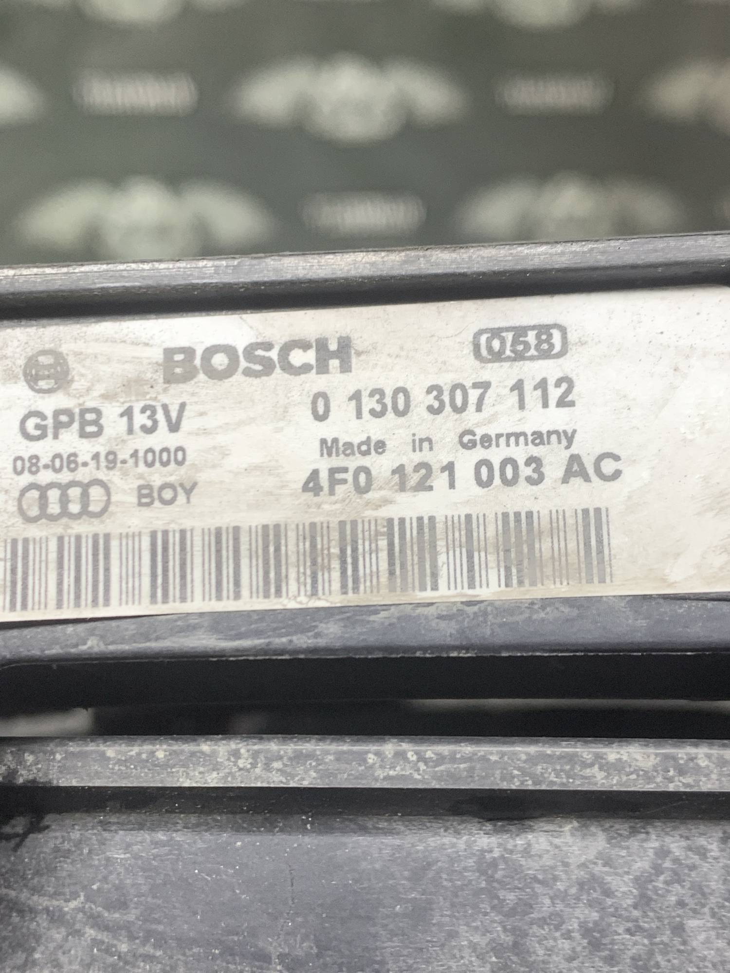 Диффузор вентиляторів Audi A6 C6 4.2 бенз, 4F0121003AC