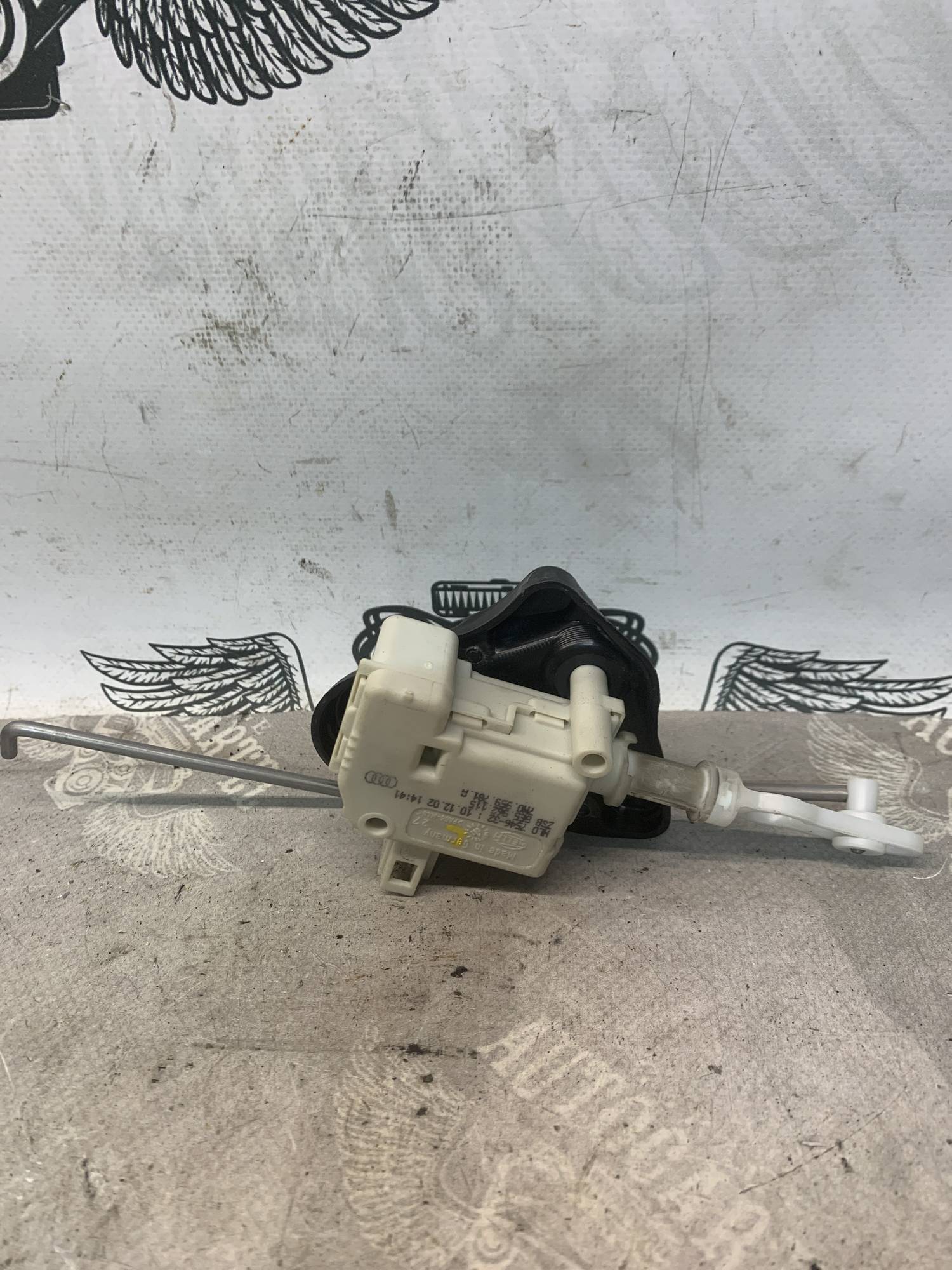Привід замка кришки багажника Audi A4 B6 8e5962115