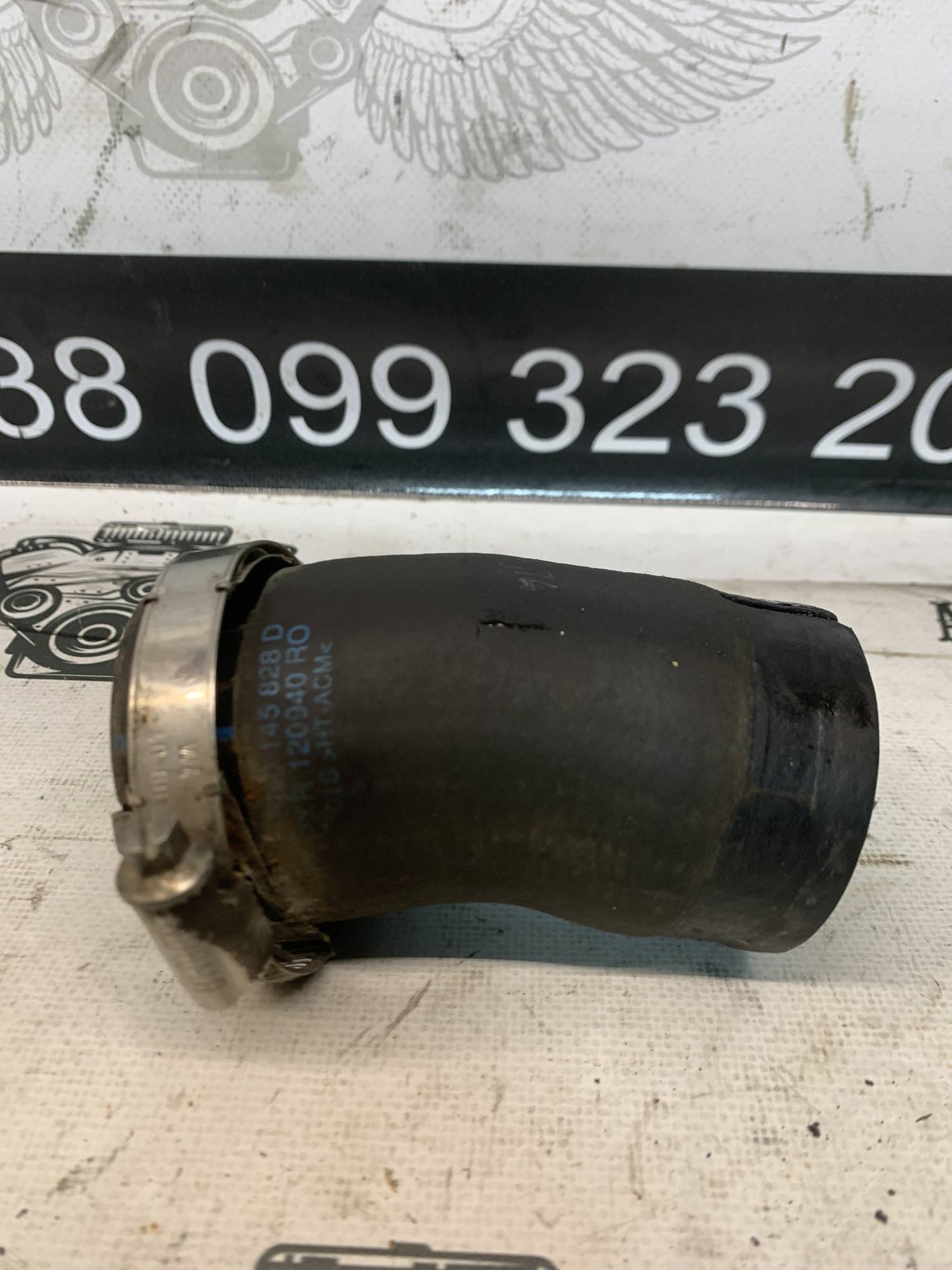 Патрубок повітряний Volkswagen Passat B6 2.0 TDI/CBA 5n0145828d