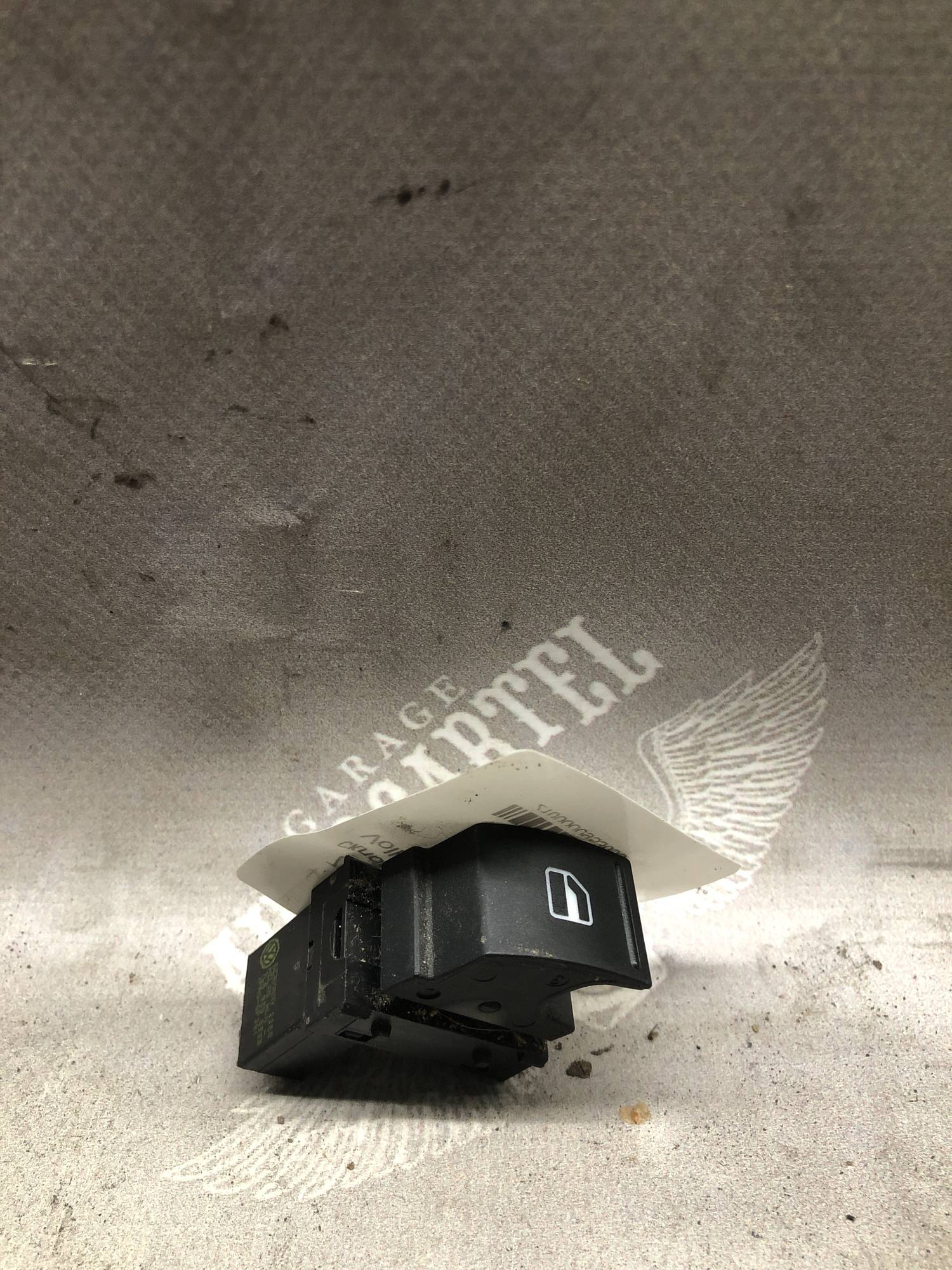 7l6959855b кнопка склопідйомника права Volkswagen Passat cc