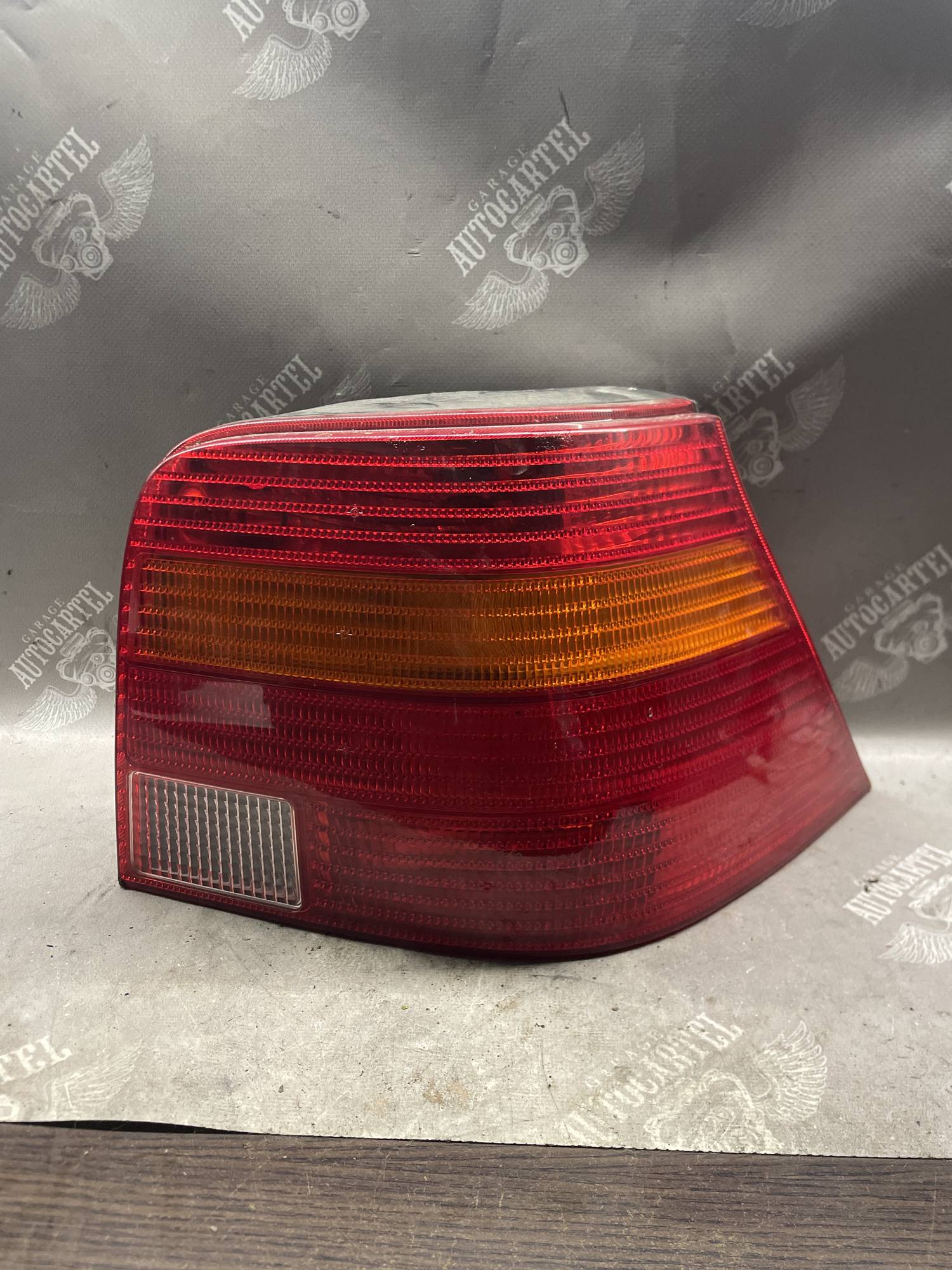 Ліхтар задній правий Volkswagen Golf 4 1j6945096aa