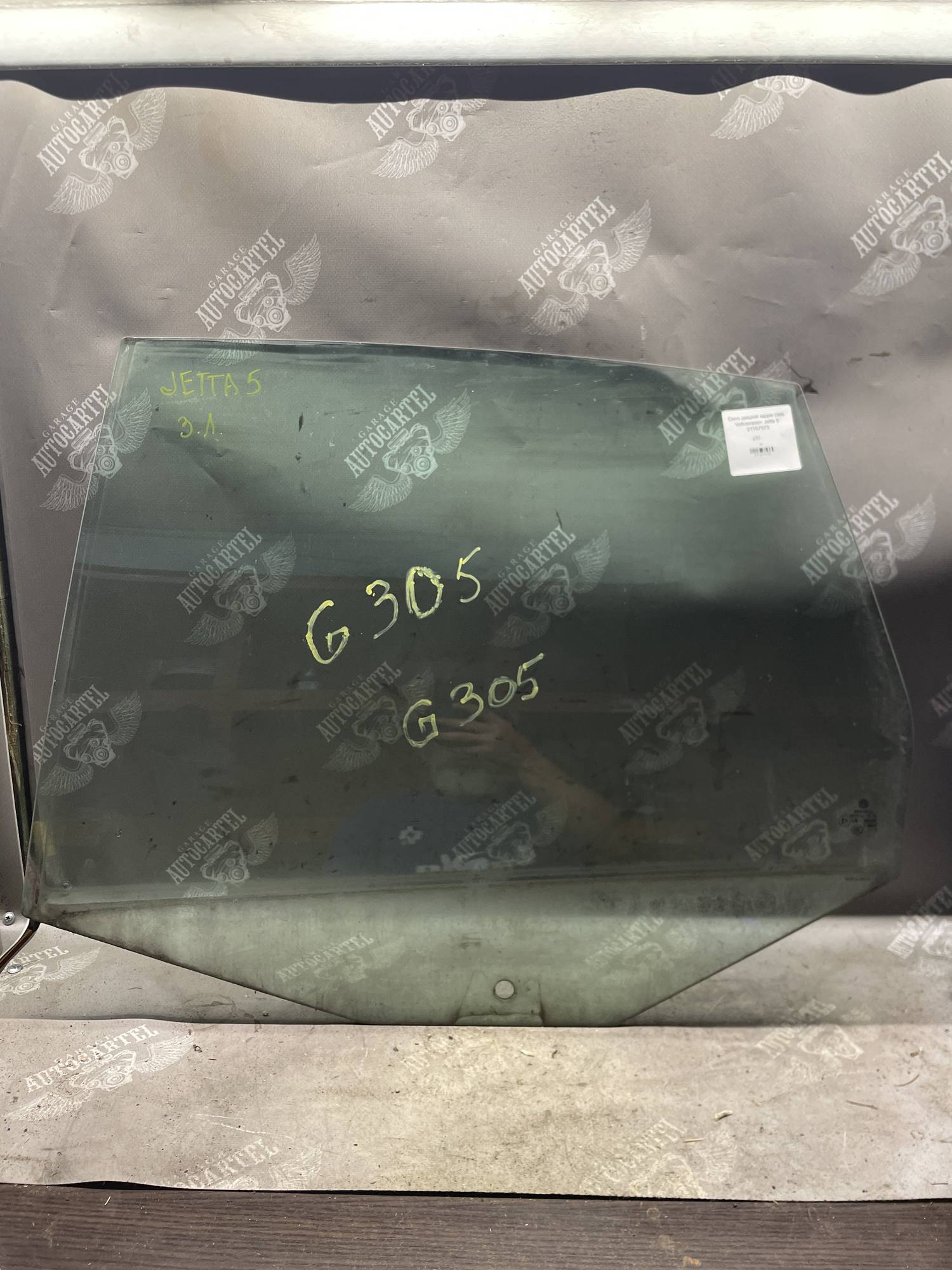 Скло дверей заднє ліве Volkswagen Jetta 5 21107573