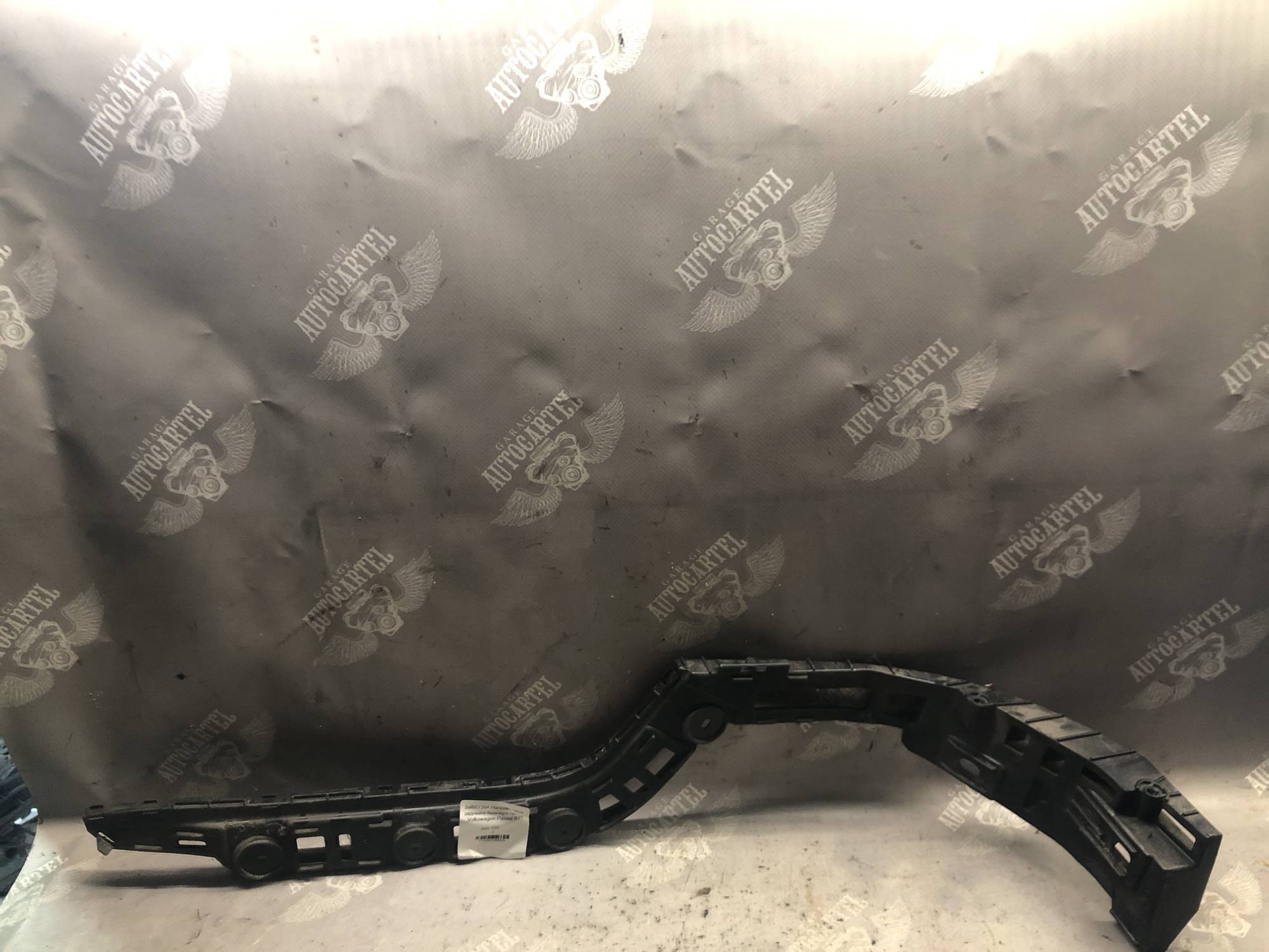 3af807394 Направляюча заднього бампера права Volkswagen Passat B7