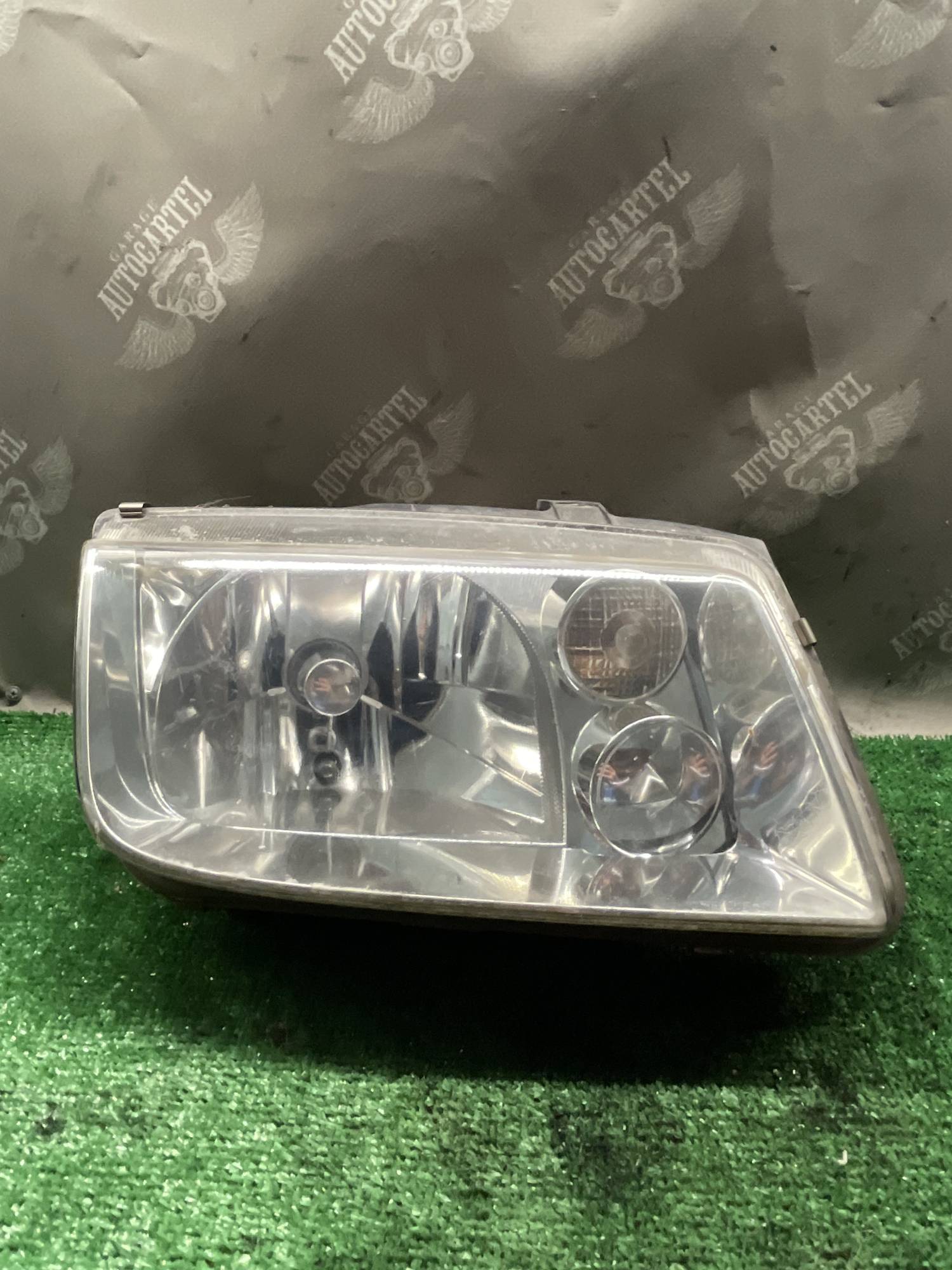 Фара передня права Volkswagen Bora 963598-00r