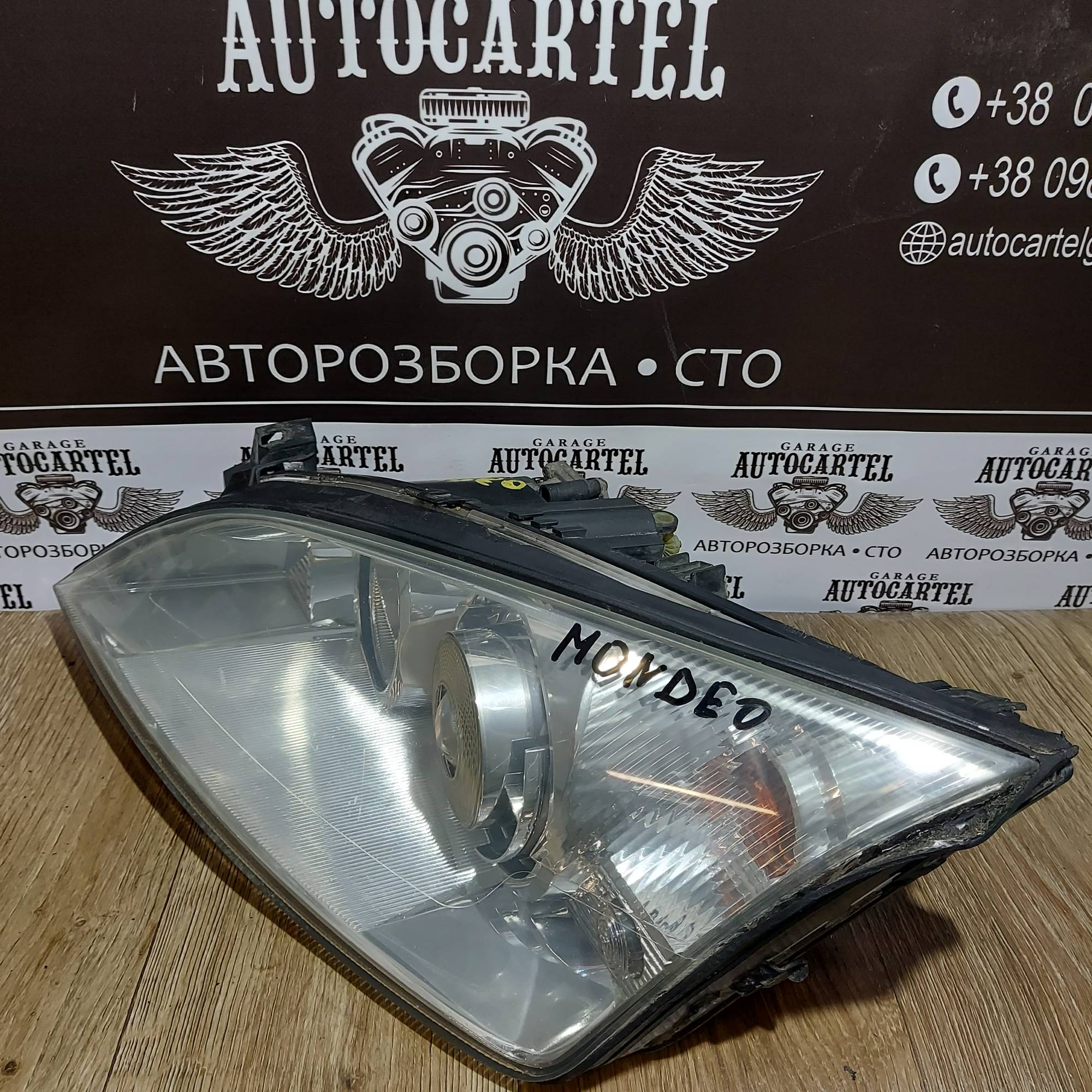 Фара ліва ксенон Ford Mondeo III 1S7113006CL