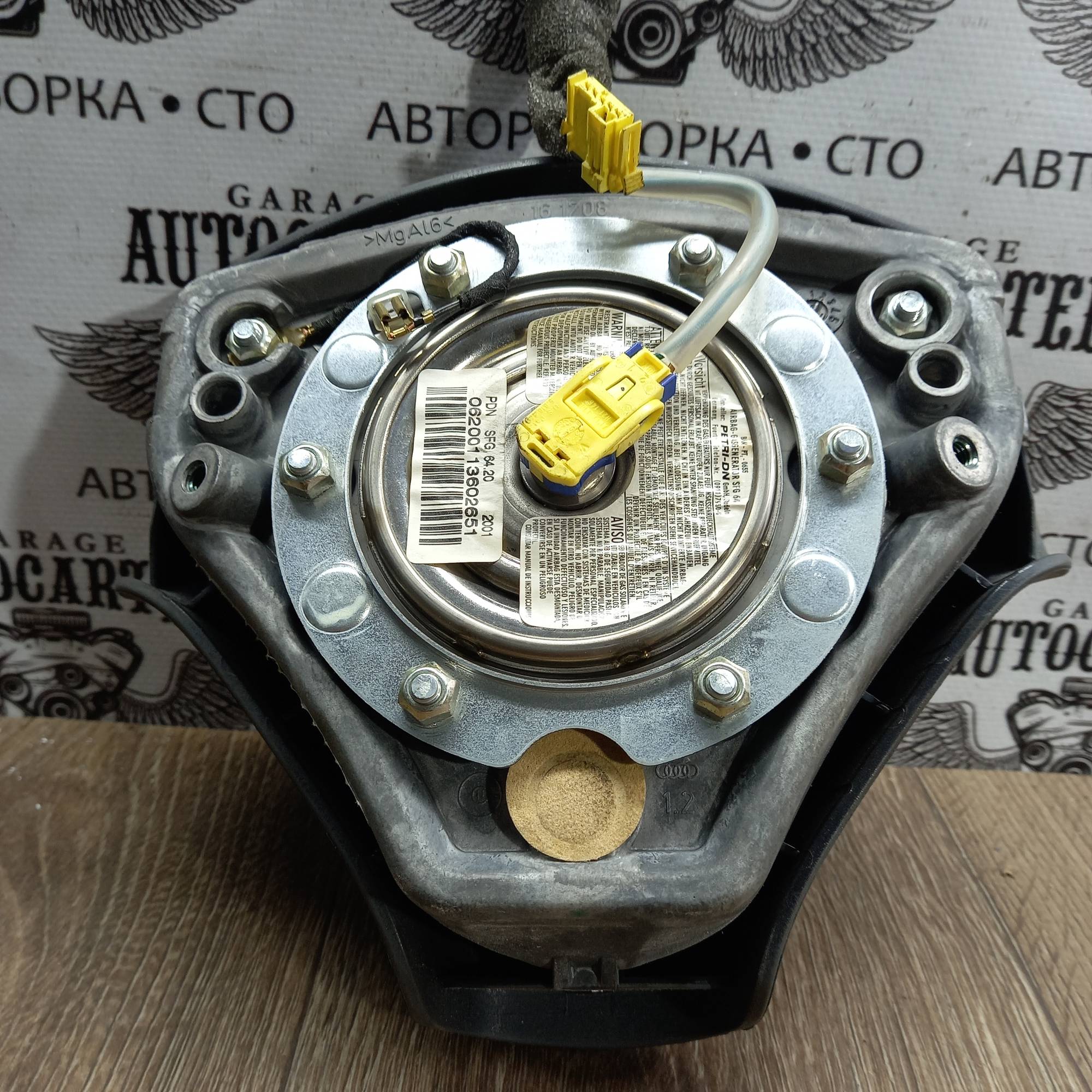 Подушка безпеки водія Audi A4 B6 A3 2000-2006 рр. 8E0880201K