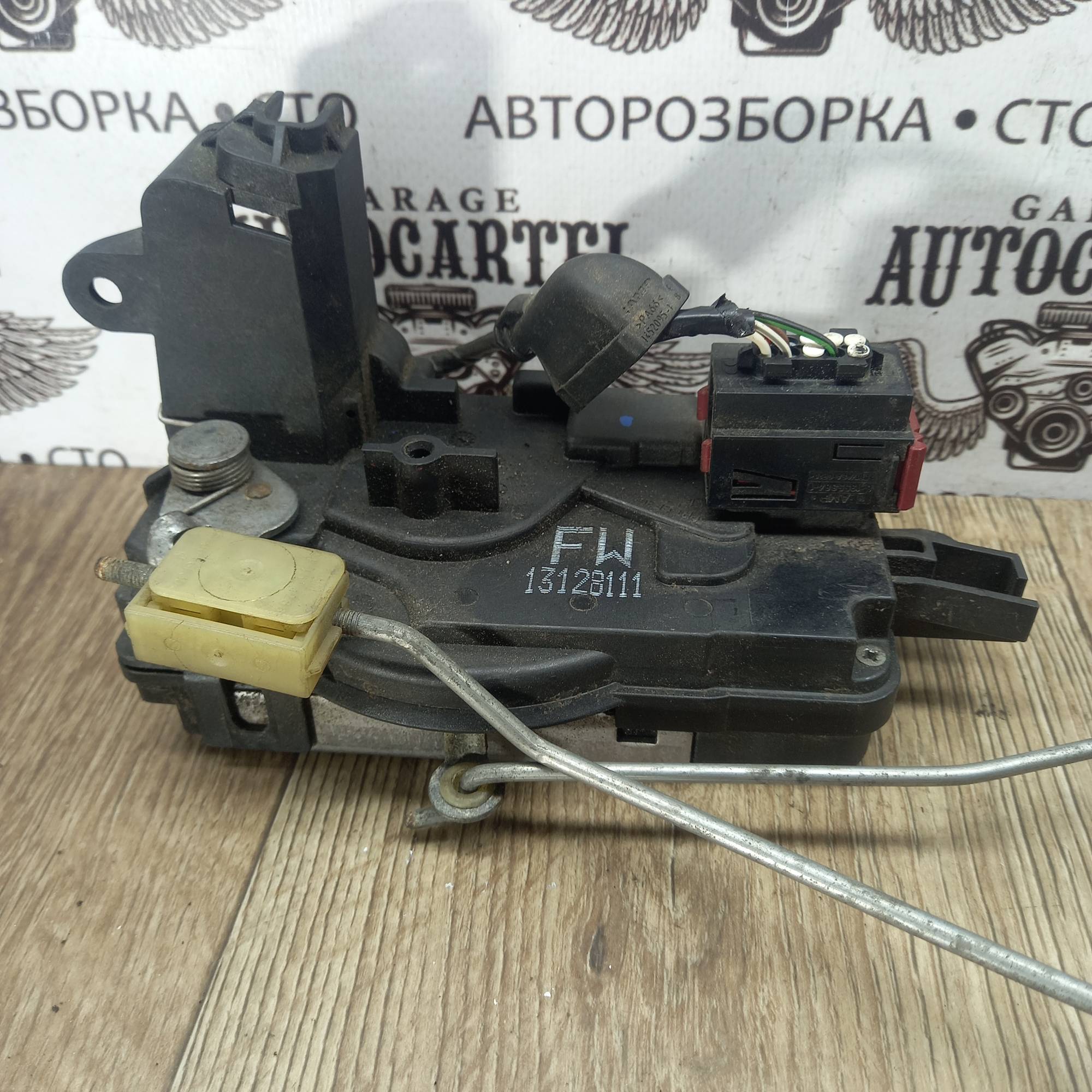 Замок дверки передньої лівої електр 5 pin Opel Astra H 04-14, 13128111